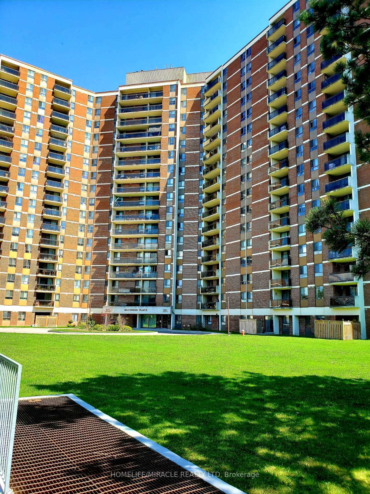 2 Bedrooms Condo at 121 Trudelle, Toronto For sale