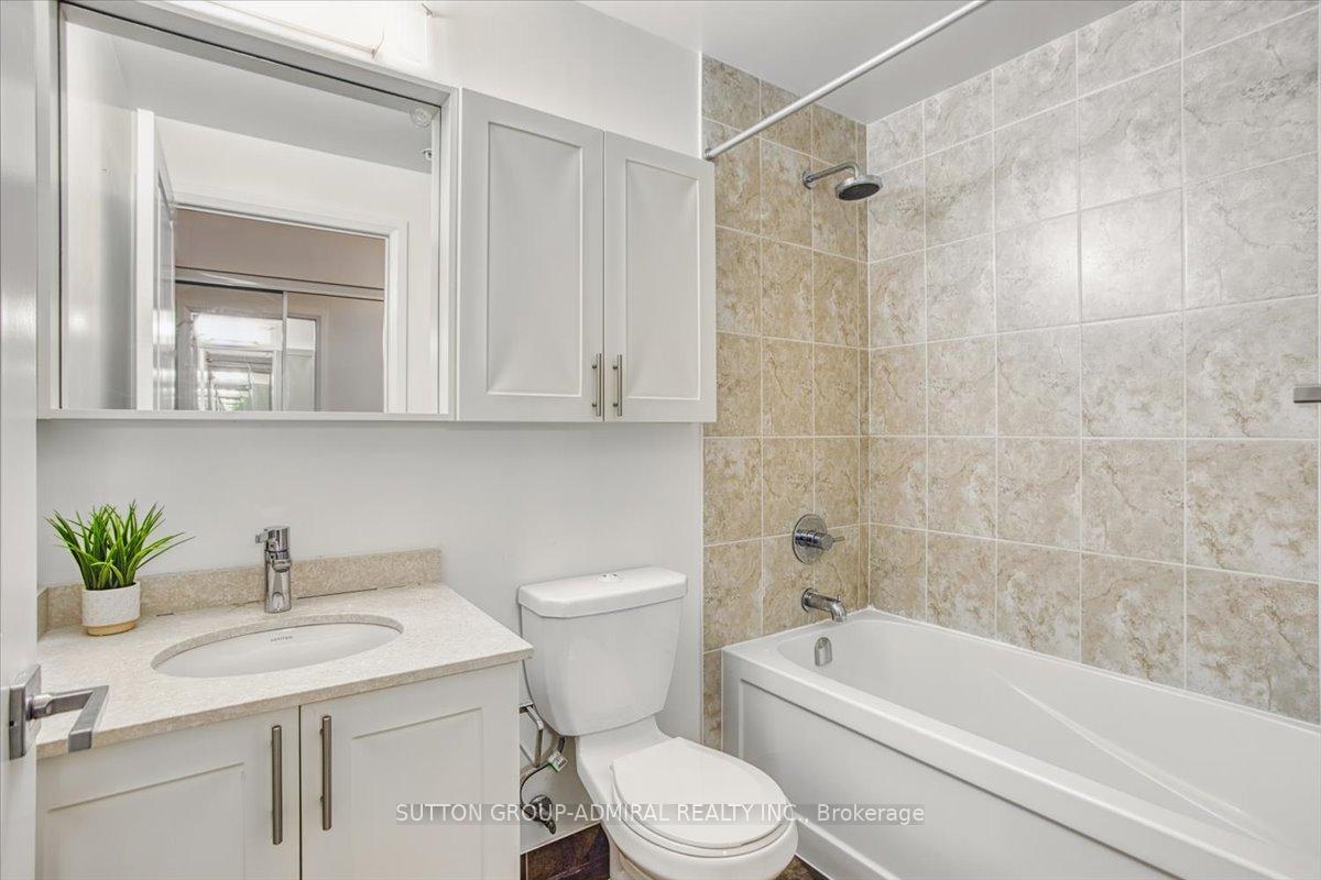 2 Bedrooms Condo at 95 North Park, Vaughan For sale
