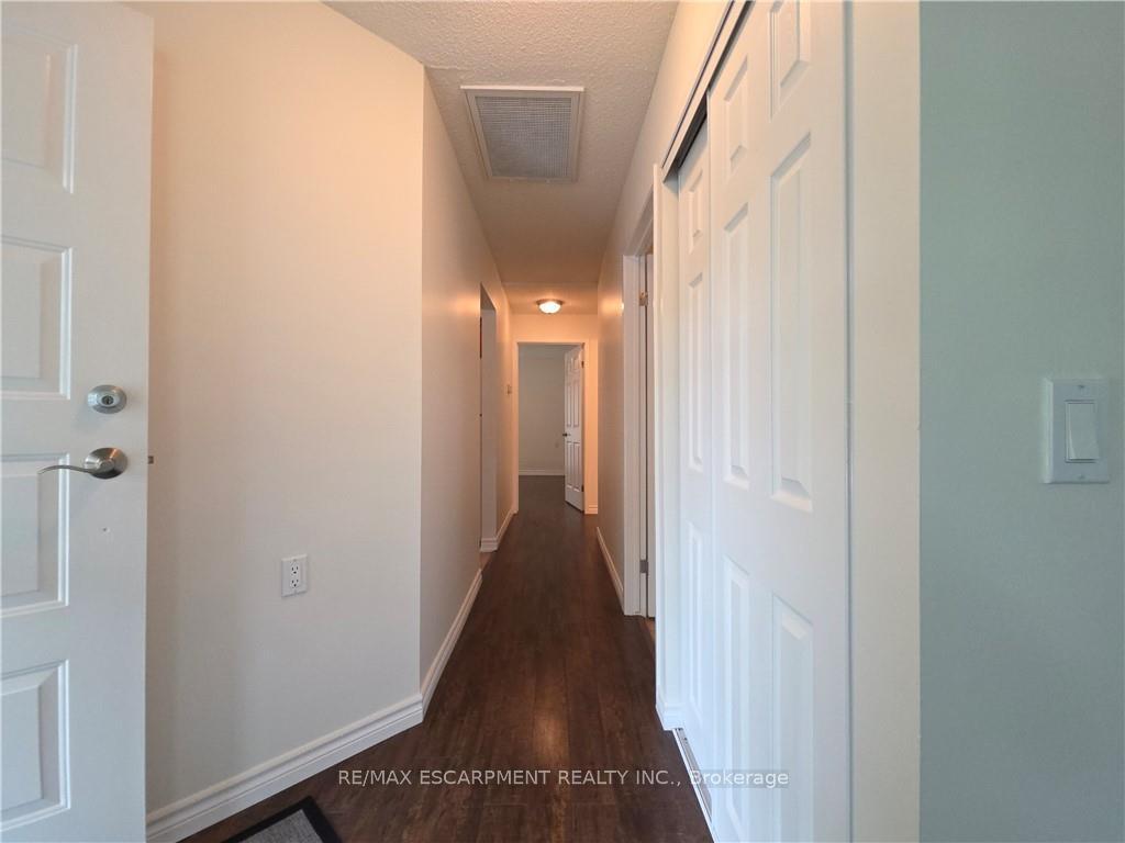 2 Bedrooms Condo at 1 Szollosy, Hamilton For sale