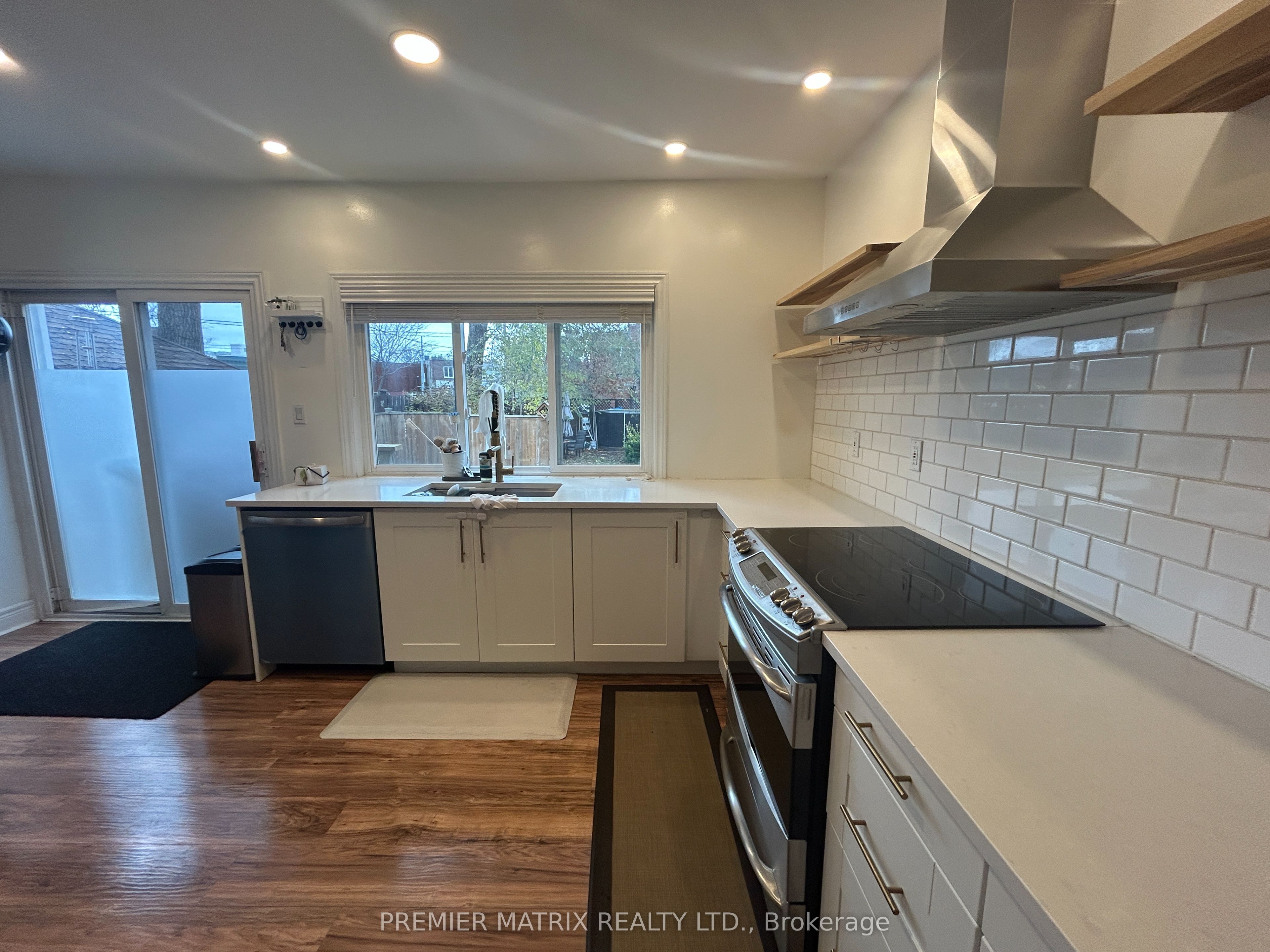 29 Syndicate Avenue, Toronto, ON M6N 4M4