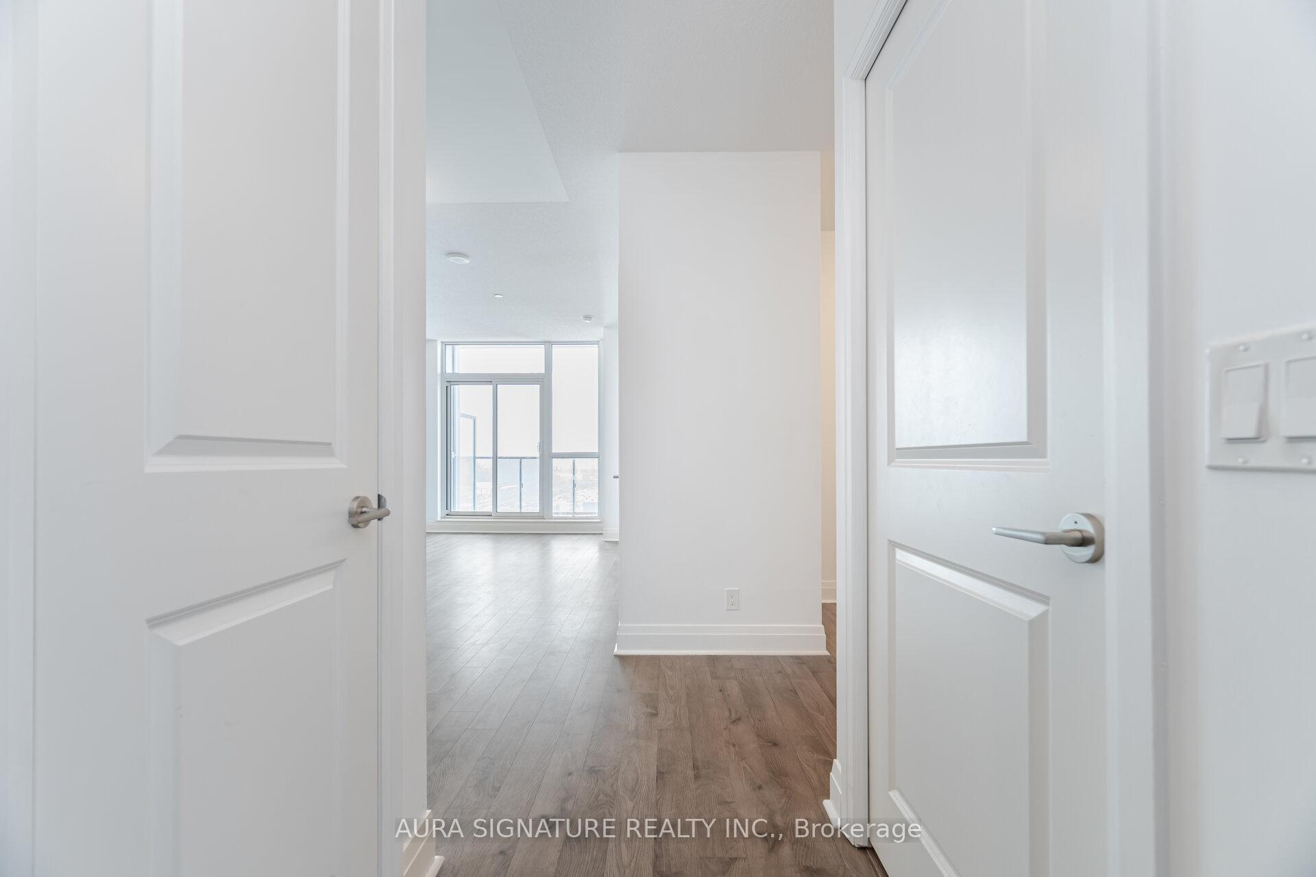 2 Bedrooms Condo at 15 Zorra, Toronto For sale