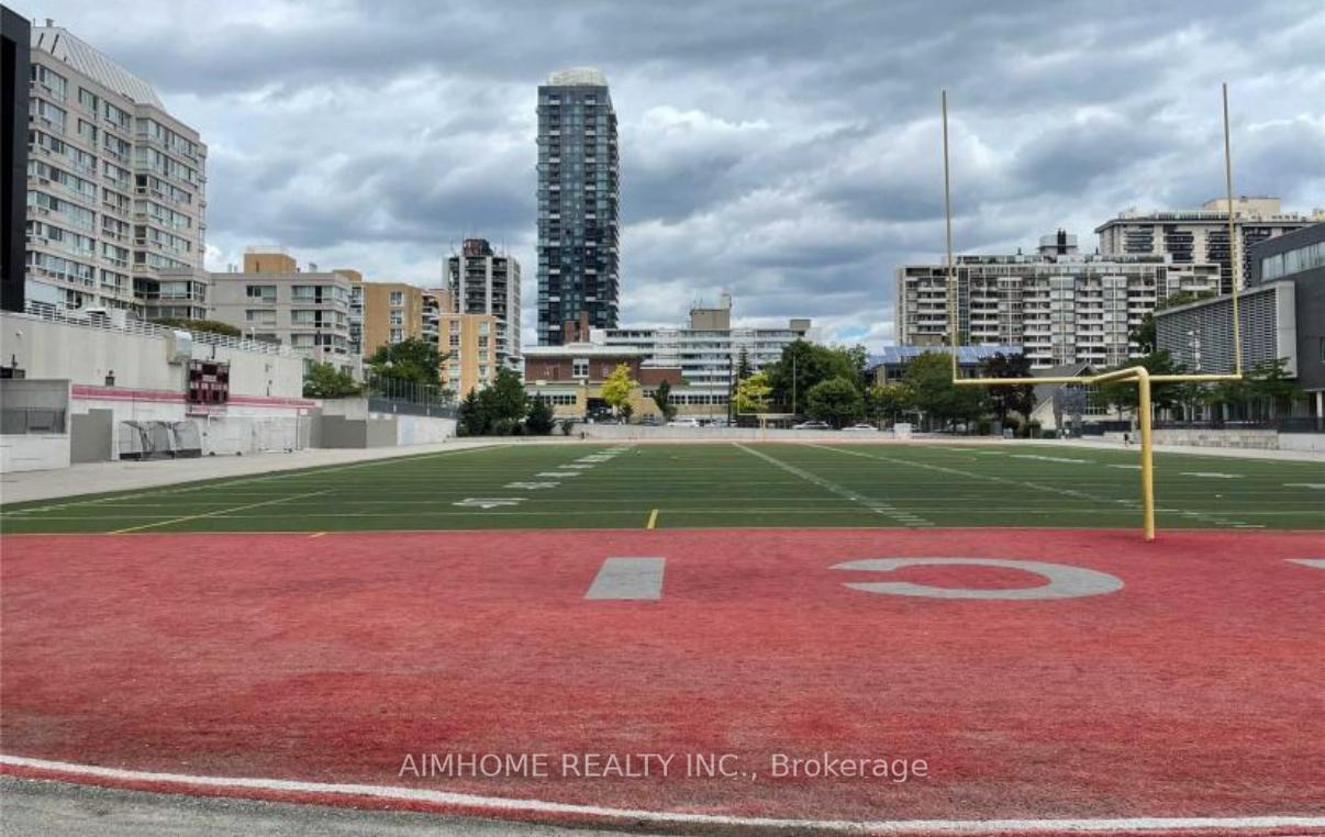 2 Bedrooms Condo at 30 Roehampton, Toronto For sale