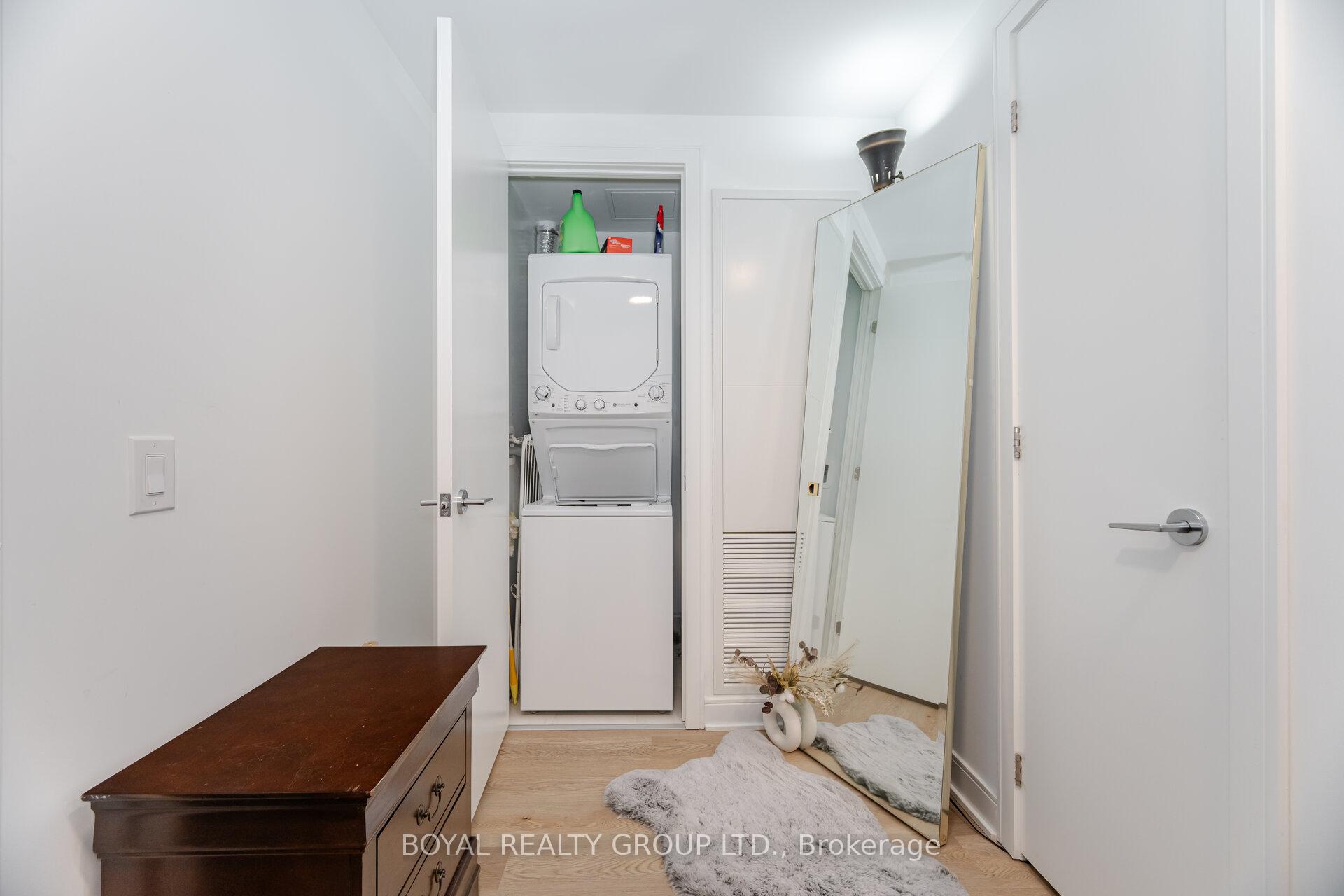 2 Bedrooms Condo at 86 Dundas, Mississauga For sale