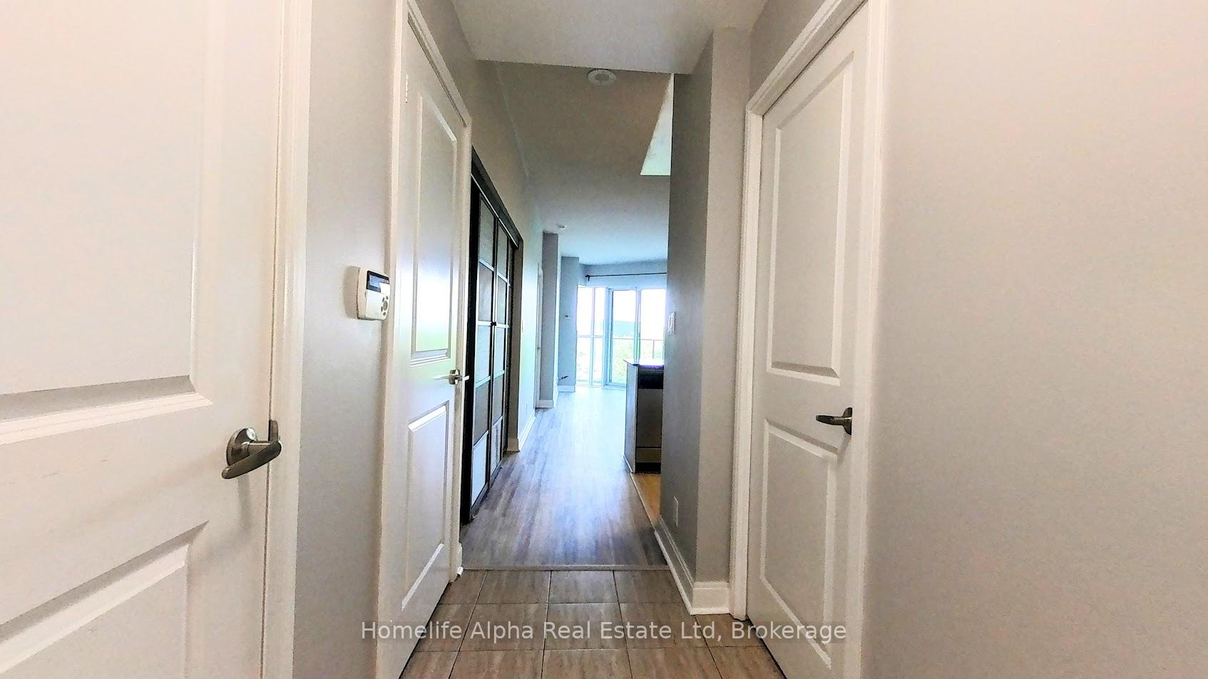 2 Bedrooms Condo at 60 Absolute, Mississauga For sale