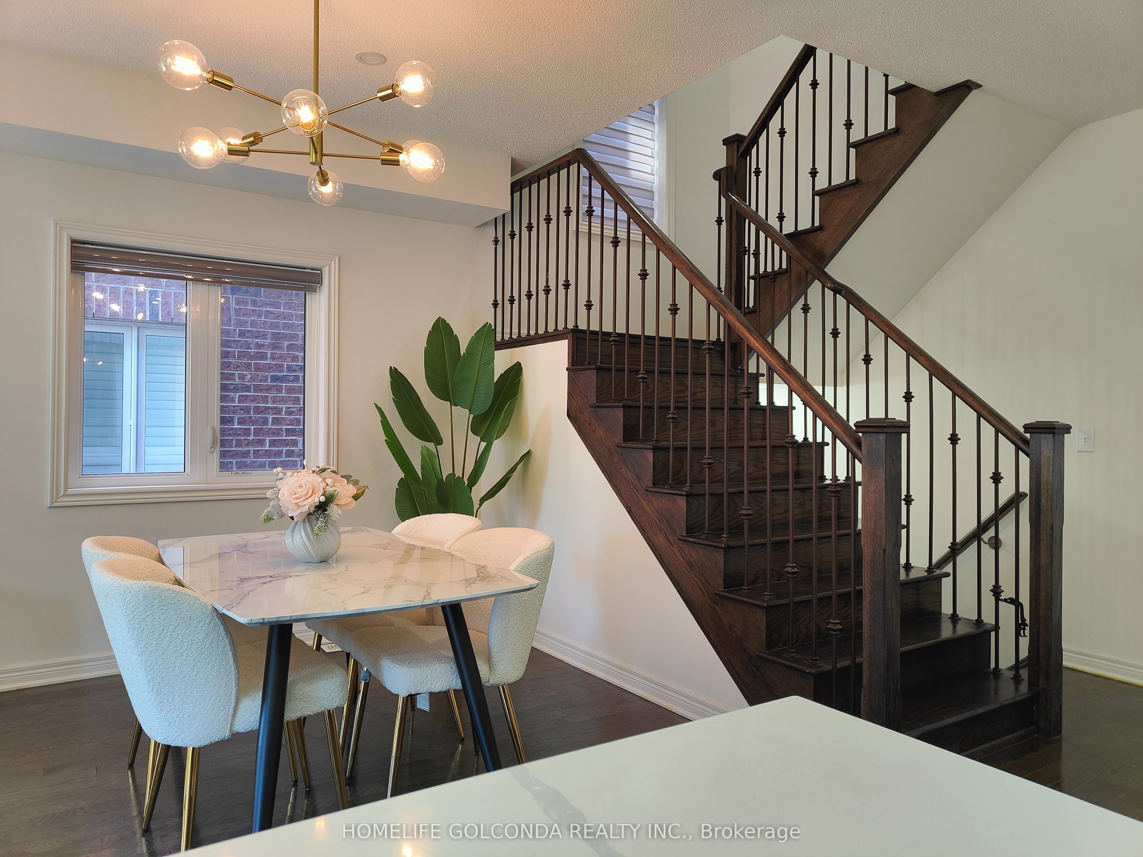 23 Foxberry Road, East Gwillimbury, ON L9N 0P6