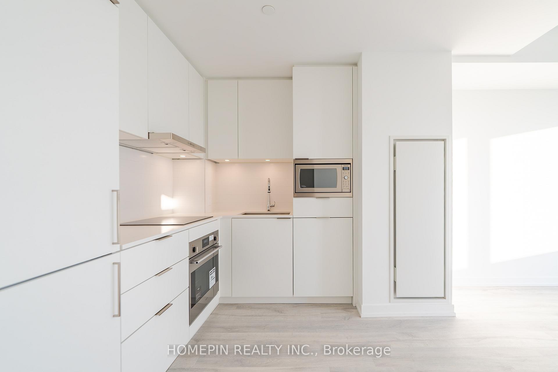 2 Bedrooms Condo at 7 Golden Lion, Toronto For sale