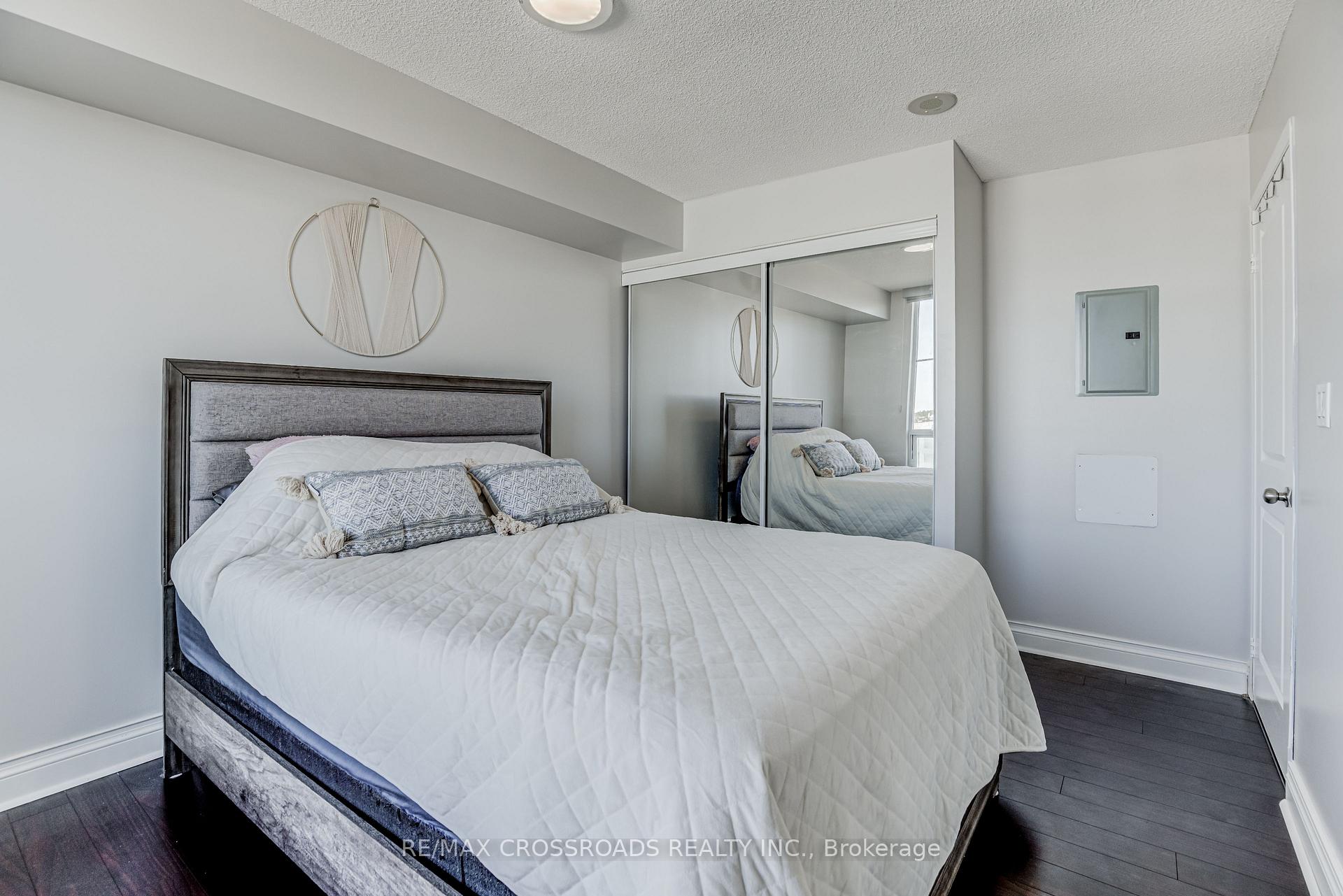 2 Bedrooms Condo at 8 Rosebank, Toronto For sale