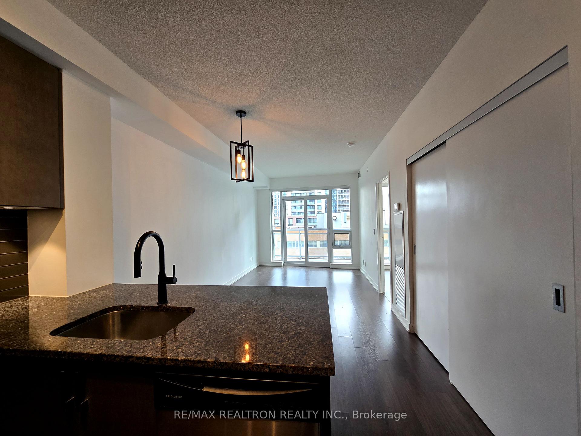 2 Bedrooms Condo at 89 Dunfield,  Toronto For sale