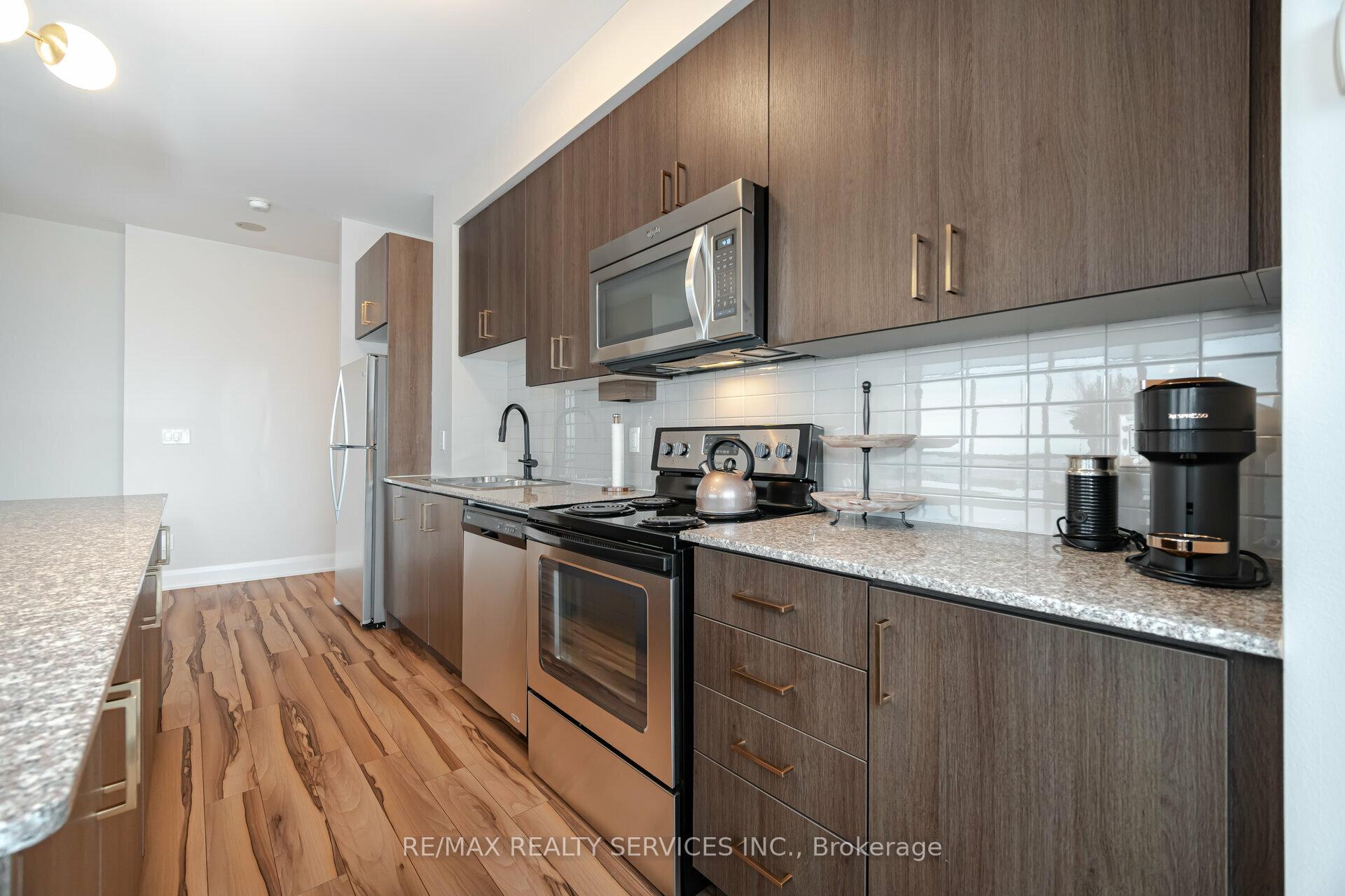 3 Bedrooms Condo at 2900 Highway 7, Vaughan For sale