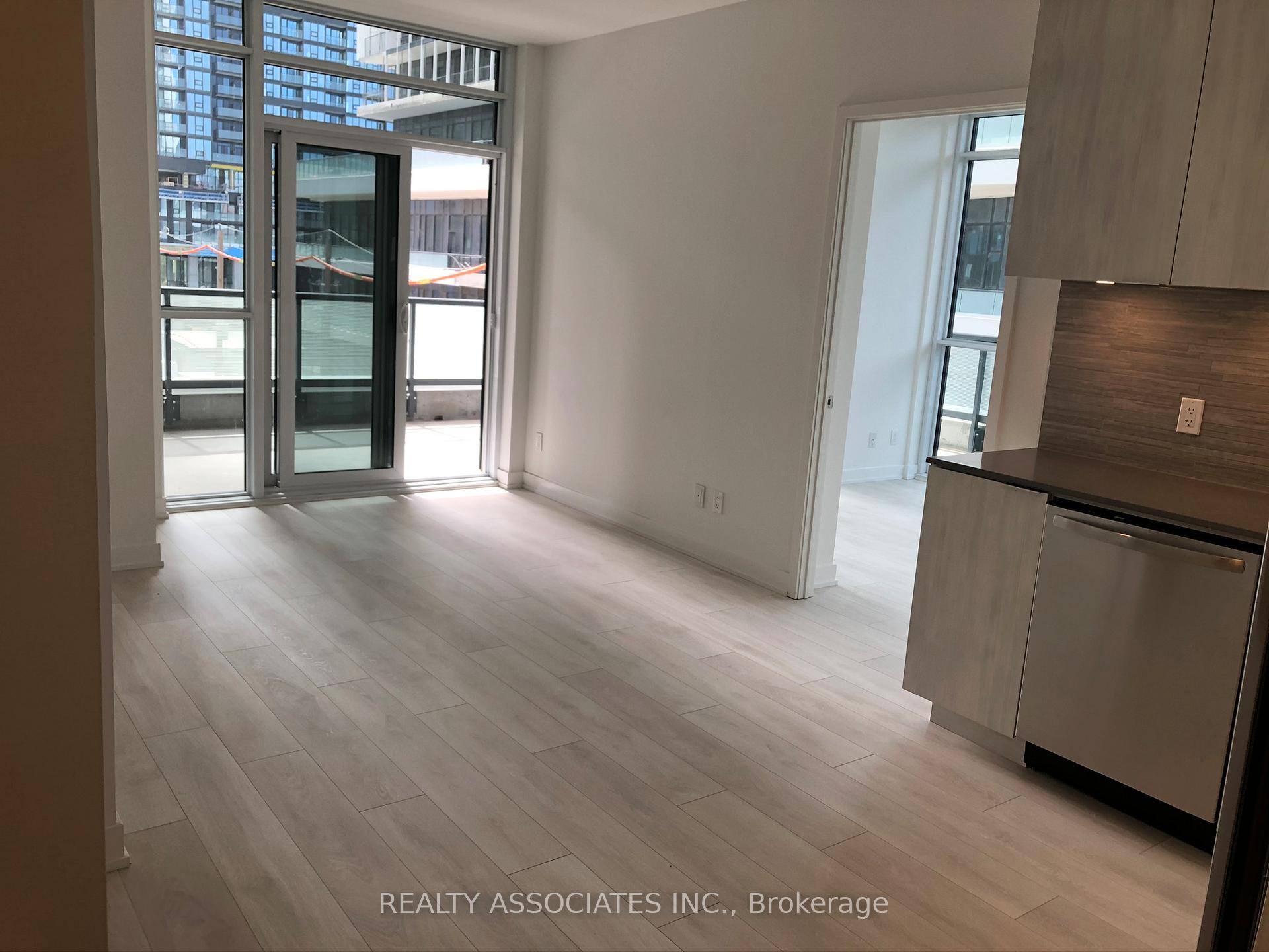 2 Bedrooms Condo at 30 Ordnance, Toronto For sale