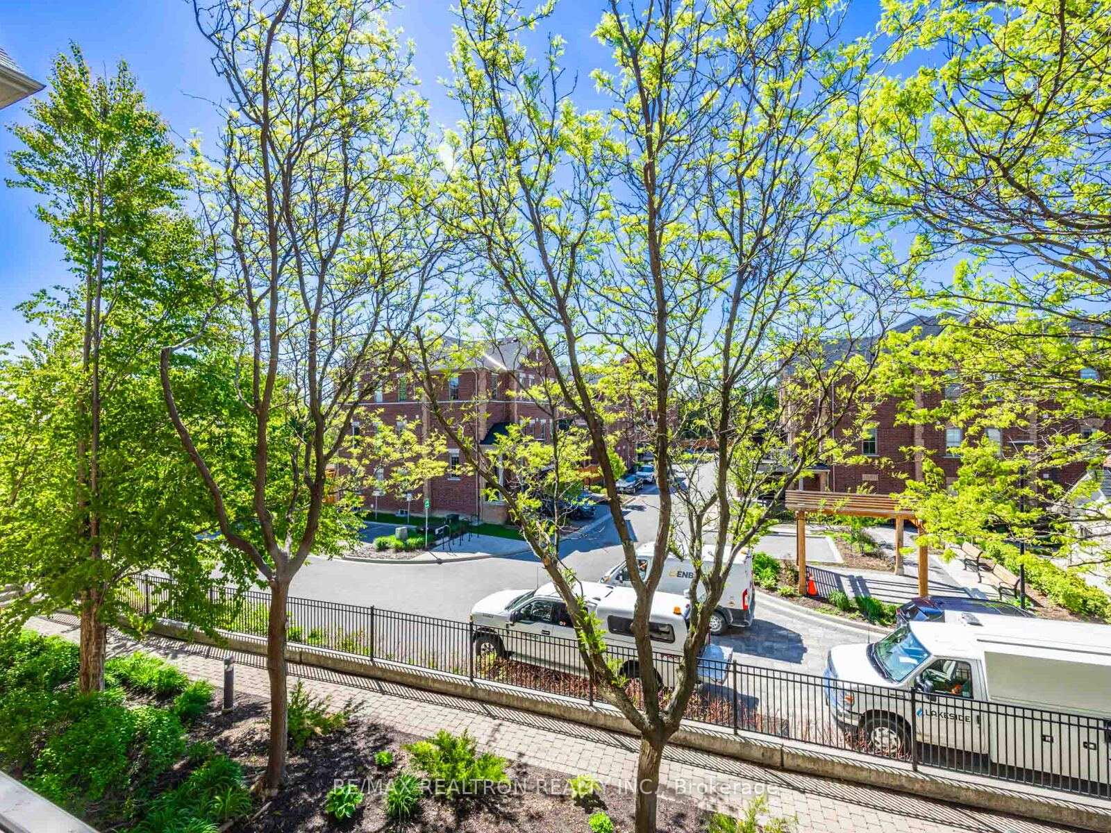 2 Bedrooms Condo at 9901 Keele, Vaughan For sale