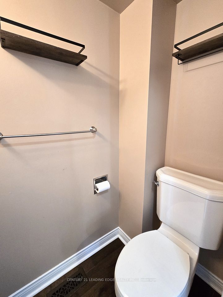 https://trreb-image.ampre.ca/9lpjDJV1UjO3ZCY5dafLUanoCluHbhCSEwFNBJ_Lv4U/rs:fit:960:960/wm:.5:so:0:50:.4/wmsh:10/wmt:PHNwYW4gZm9yZWdyb3VuZD0nd2hpdGUnIGZvbnQ9JzY4Jz5DRU5UVVJZIDIxIExFQURJTkcgRURHRSBSRUFMVFkgSU5DLiwgQnJva2VyYWdlPC9zcGFuPg/cb:20250411185935/L3RycmViL2xpc3RpbmdzLzQwLzk3LzY5LzQxL3AvZGI4ZTA2NGUtYTk2OC00NmJiLWEzMjktODJhMjZmODNkMDc2LmpwZw.jpg