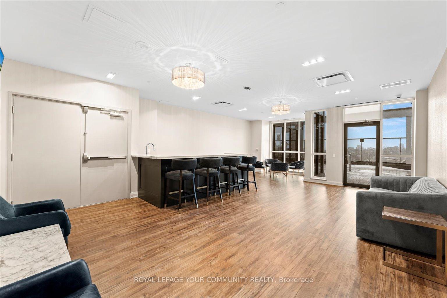 2 Bedrooms Condo at 1486 Bathurst, Toronto For sale
