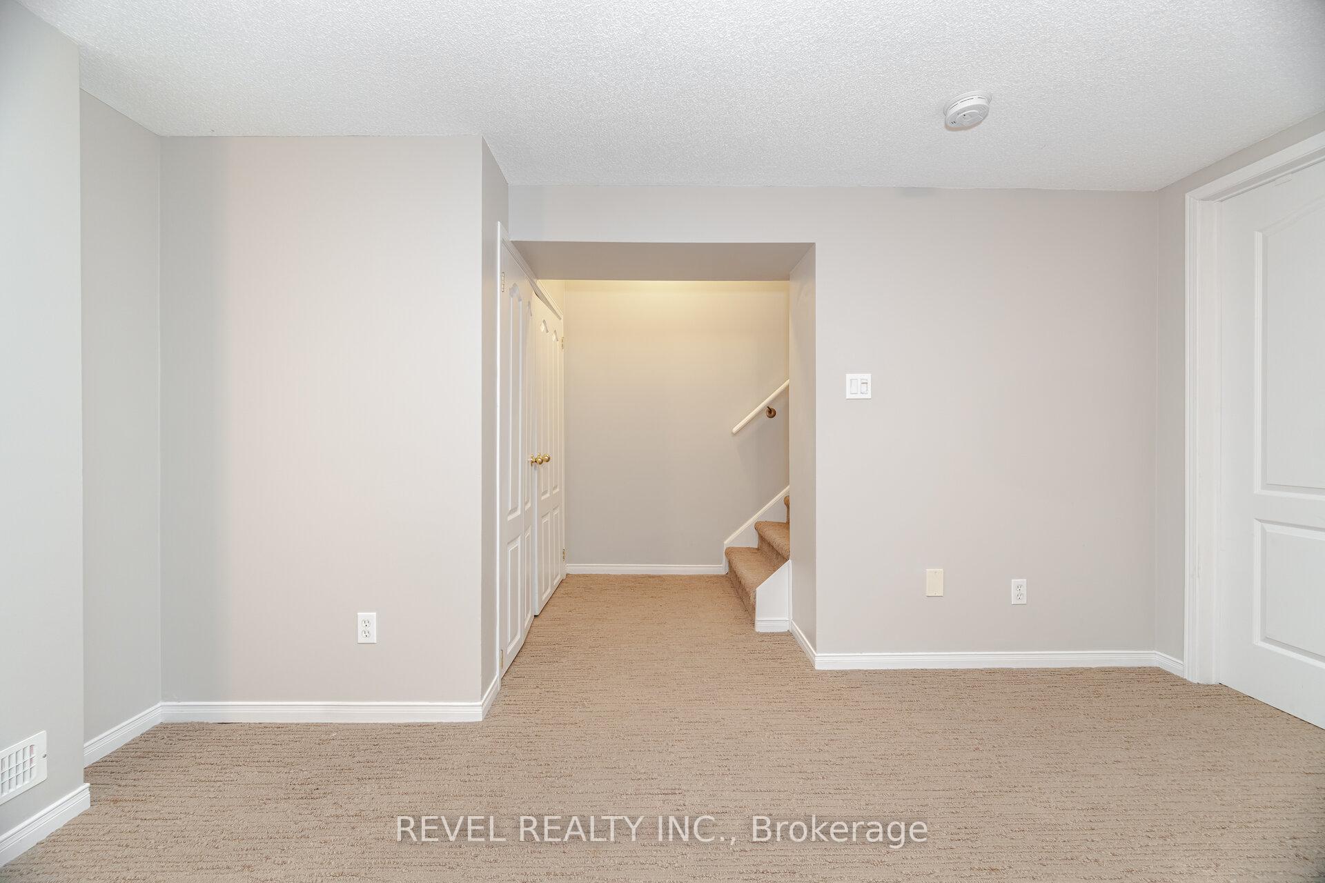 2 Bedrooms Condo at 1489 Heritage, Oakville For sale