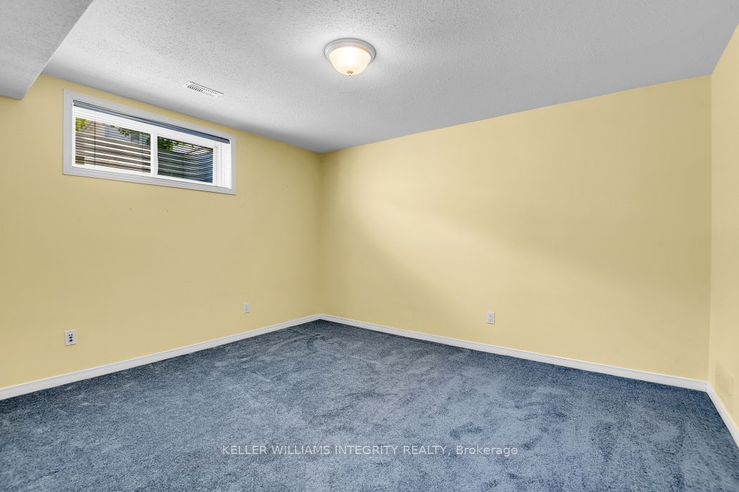1042 Rocky Harbour Crescent