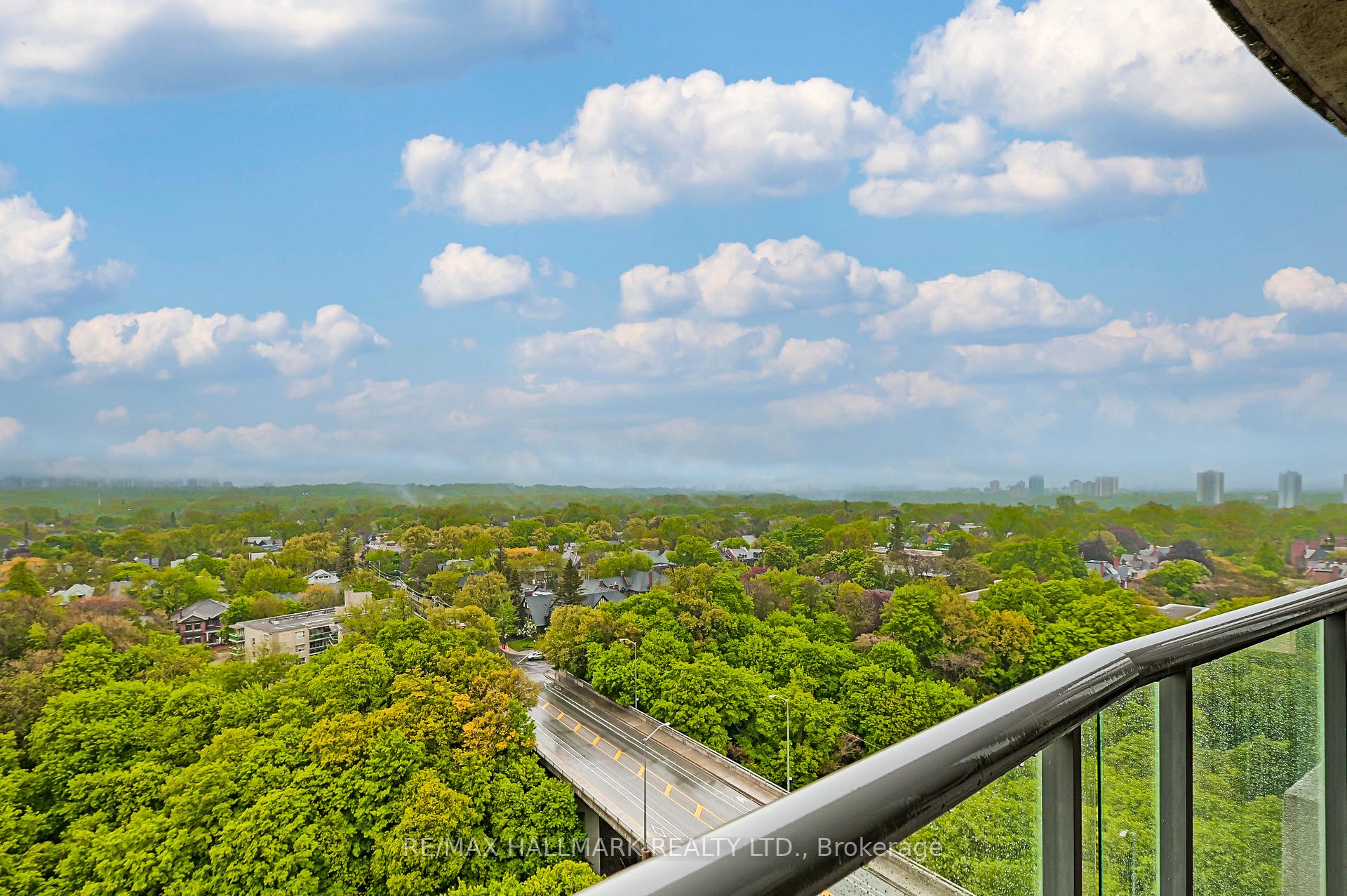 2 Bedrooms Condo at 388 Bloor, Toronto For sale