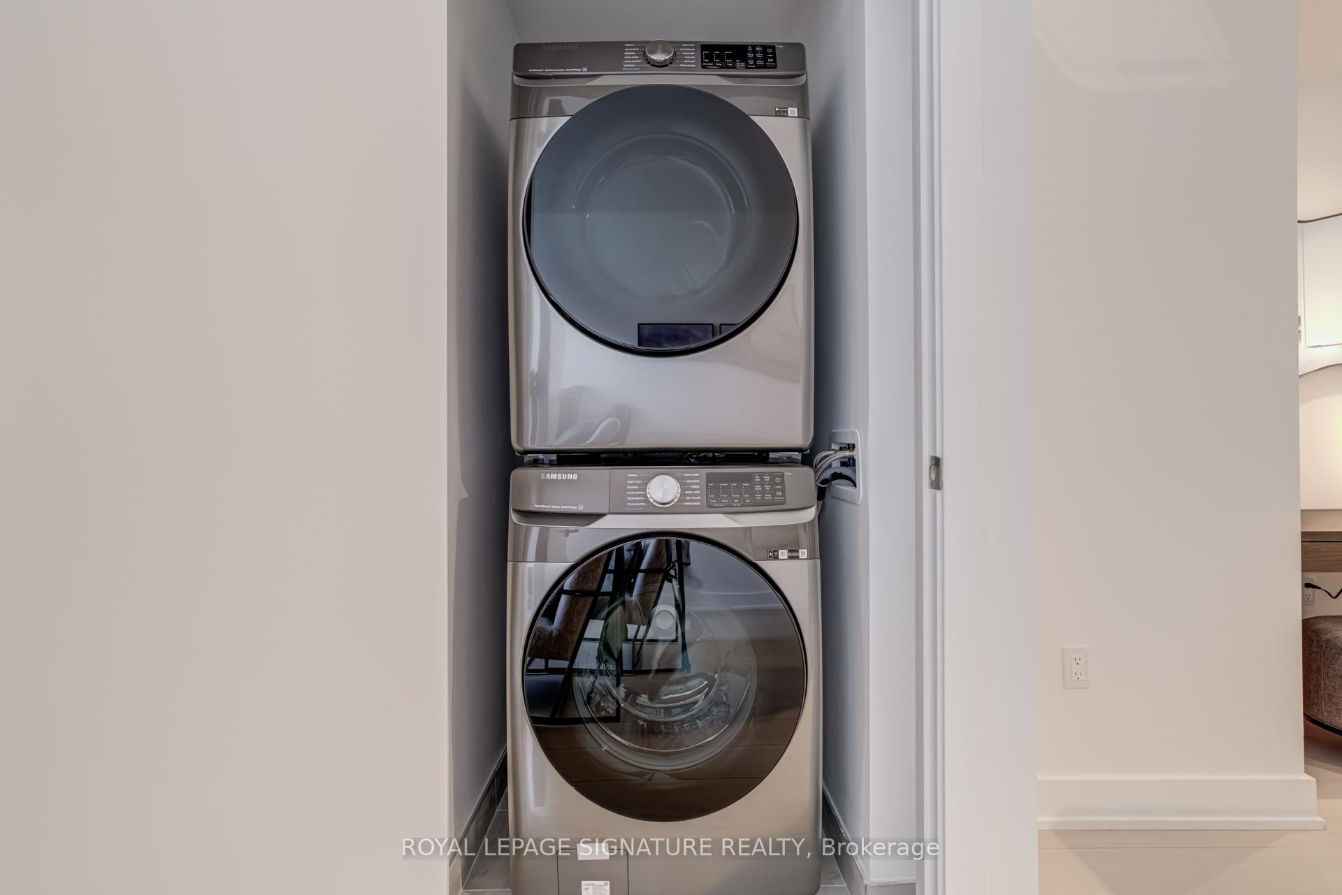 2 Bedrooms Condo at 2 Teagarden, Toronto For sale