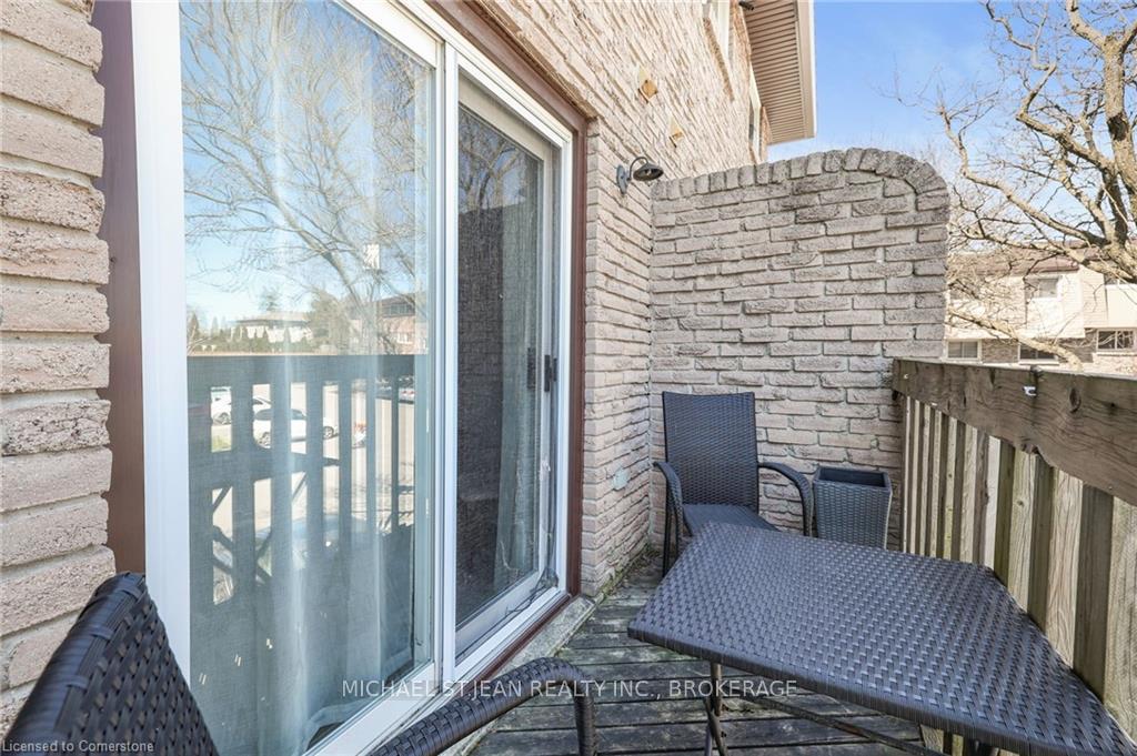 3 Bedrooms Condo at 985 Limeridge,  Hamilton For sale