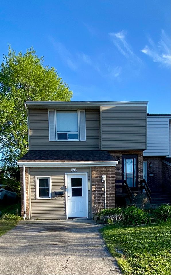 895 Tackaberry Drive, North Bay, ON P1B 4R8