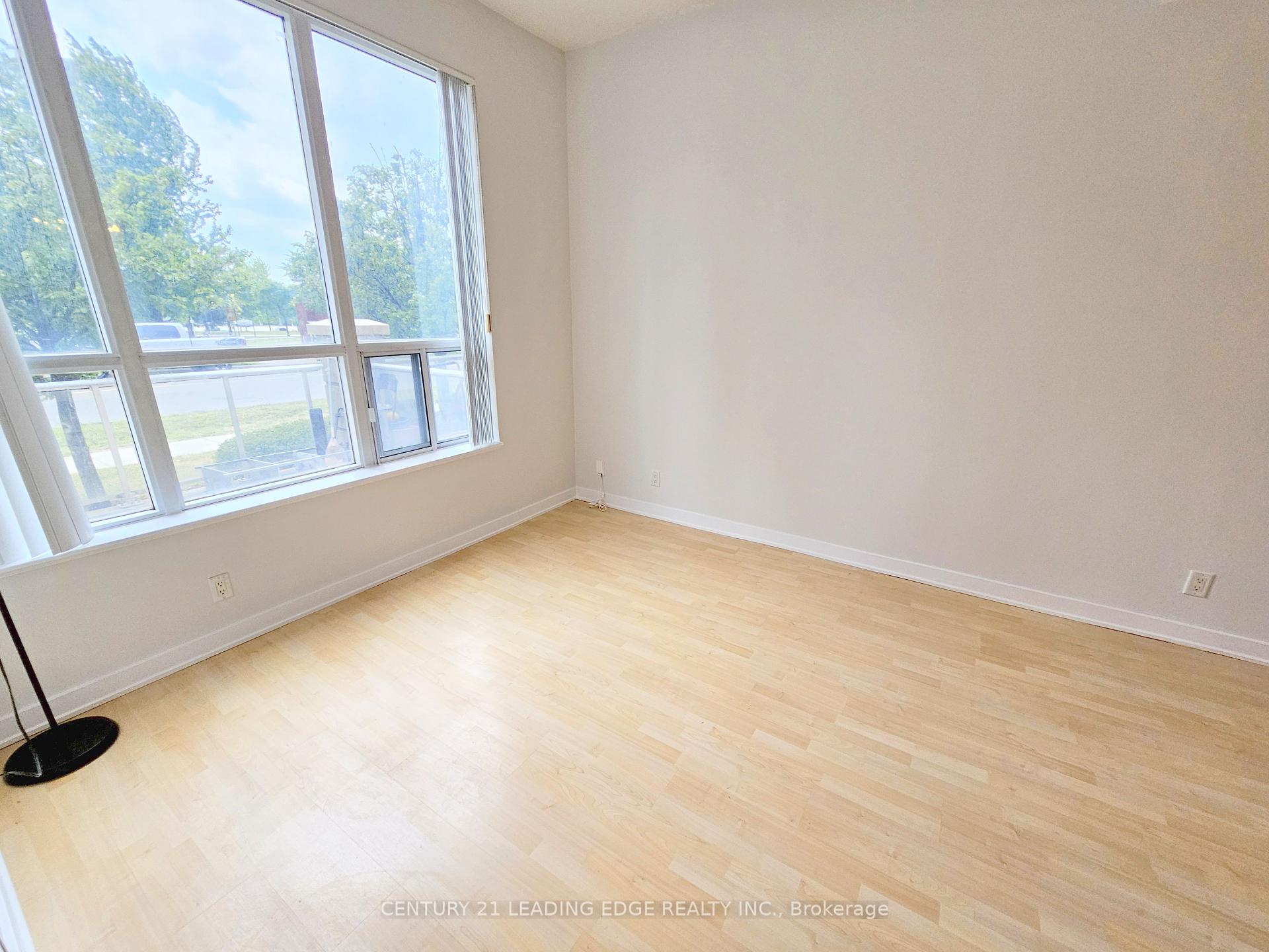 3 Bedrooms Condo at 38 Lee Centre, Toronto For sale