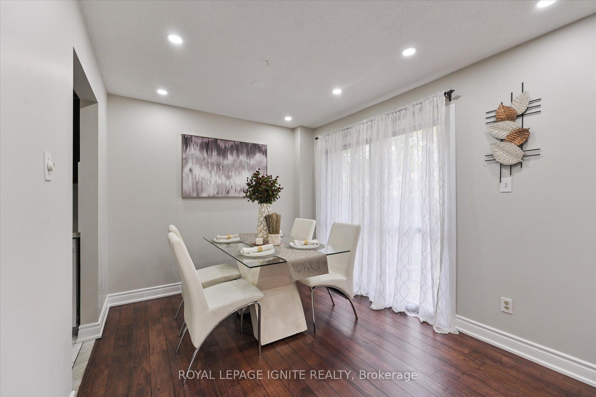 5 Bedrooms Condo at 40 Dundalk, Toronto For sale
