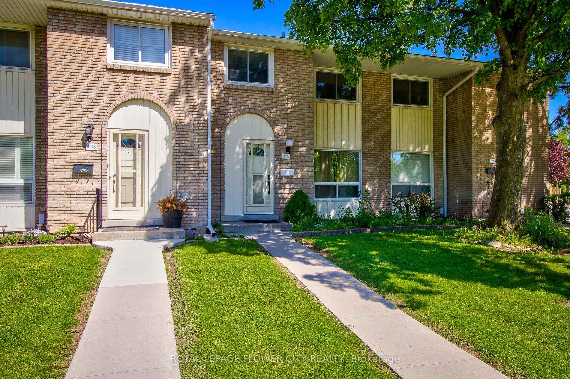 3 Bedrooms Condo at 151 Gateshead, Hamilton For sale