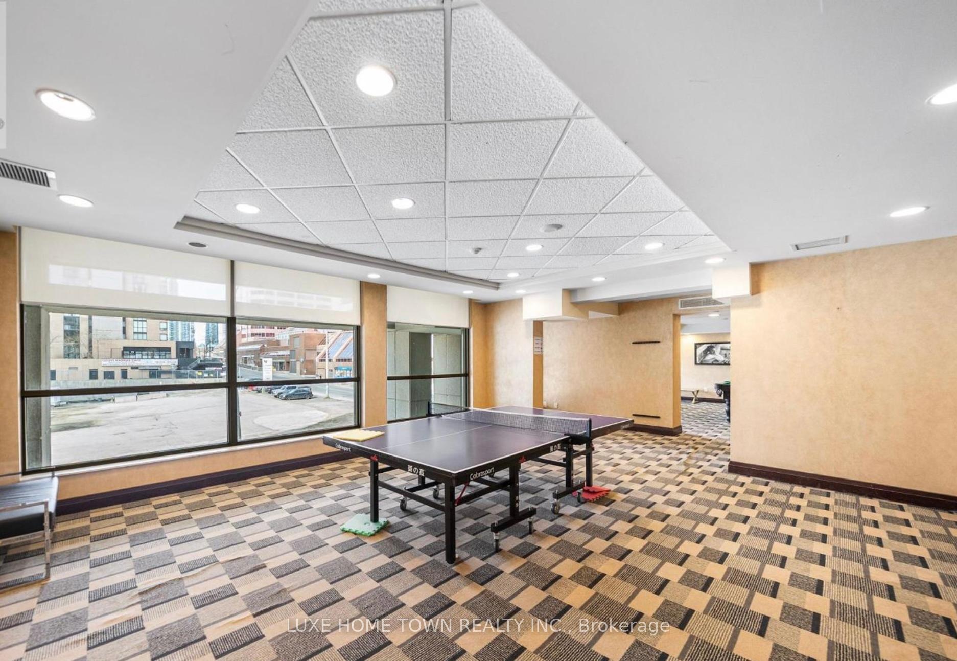 2 Bedrooms Condo at 208 Enfield, Mississauga For sale