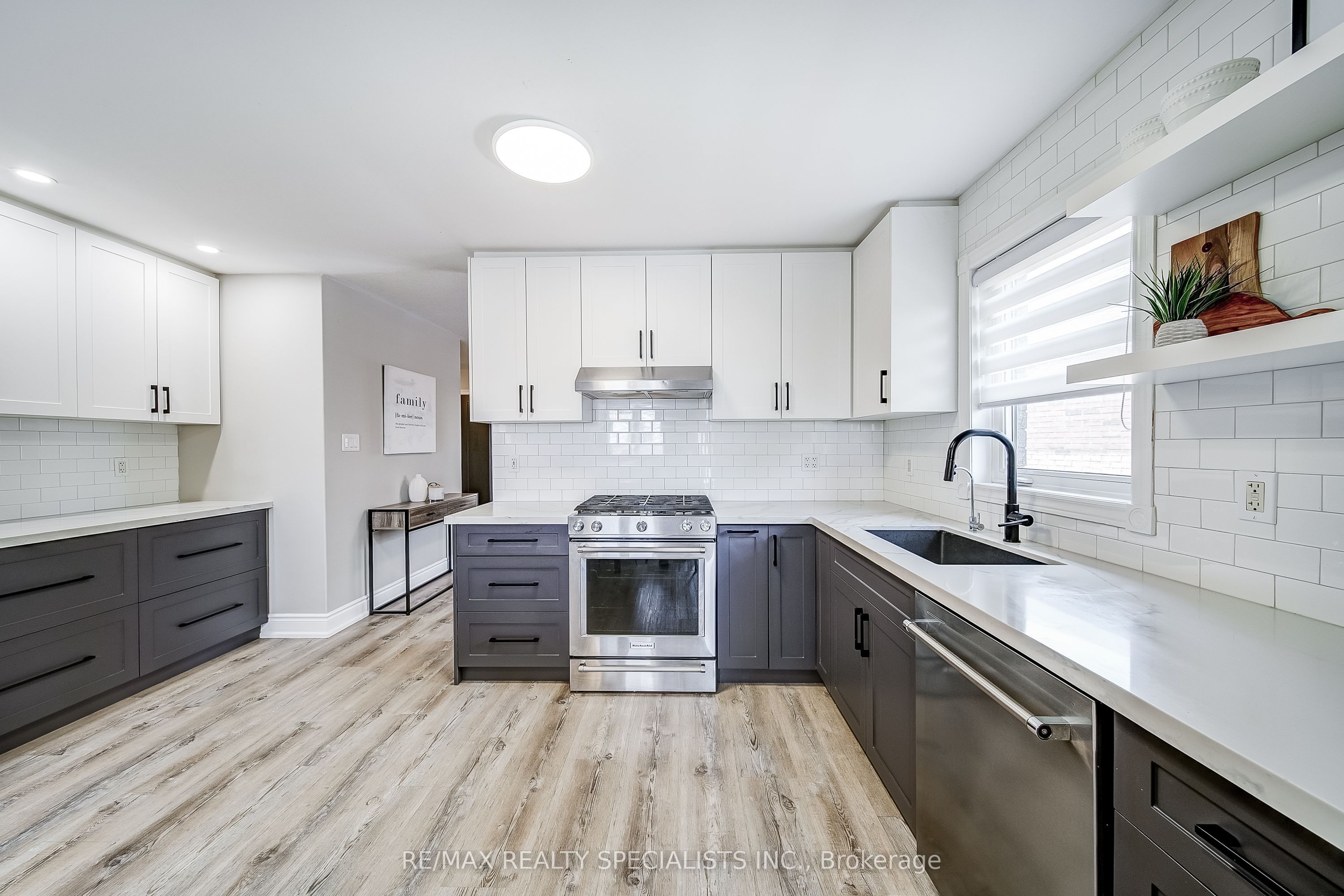 8 Wyman Crescent