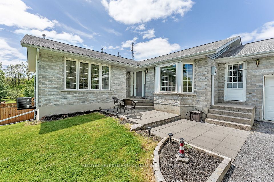 7582 County Rd 2 Road, Greater Napanee, ON K7R 3K6