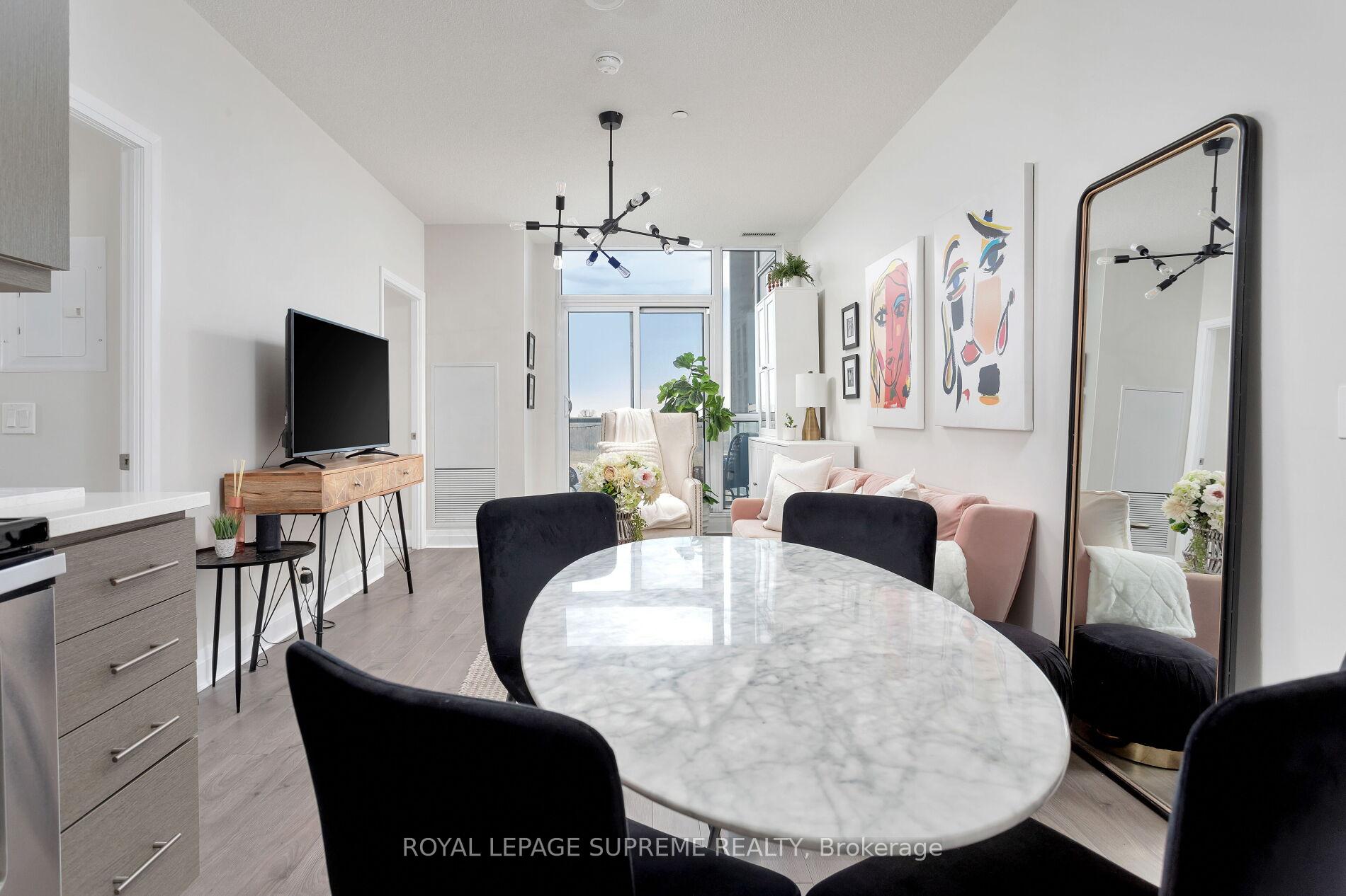 2 Bedrooms Condo at 17 Zorra,  Toronto For sale