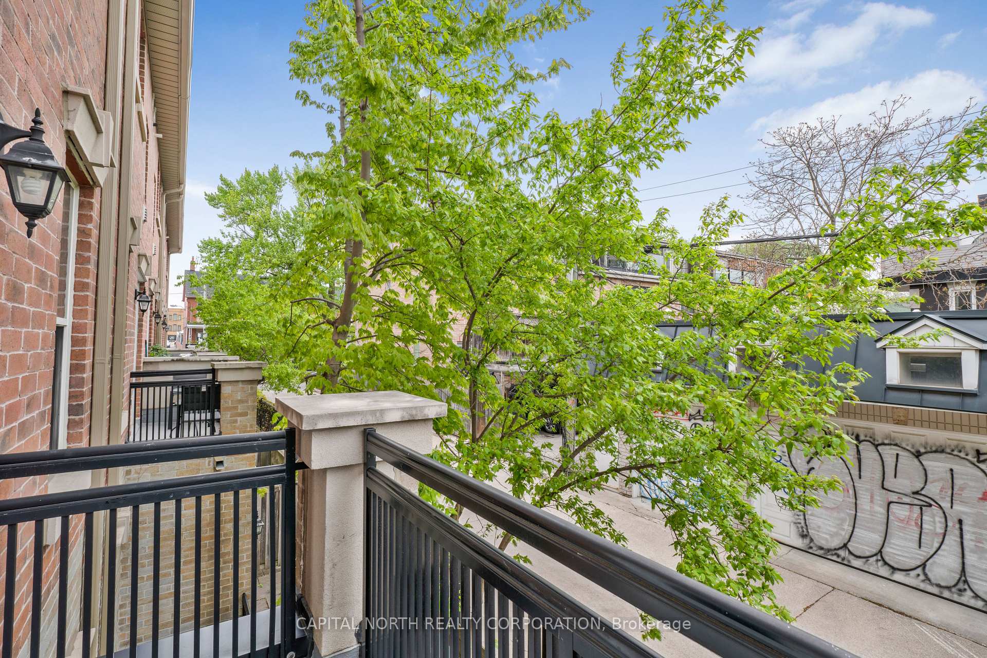 3 Bedrooms Condo at 51 Halton, Toronto For sale