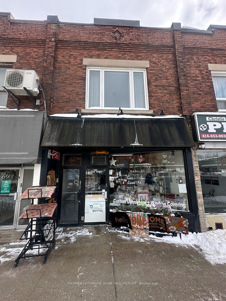 695 St Clair