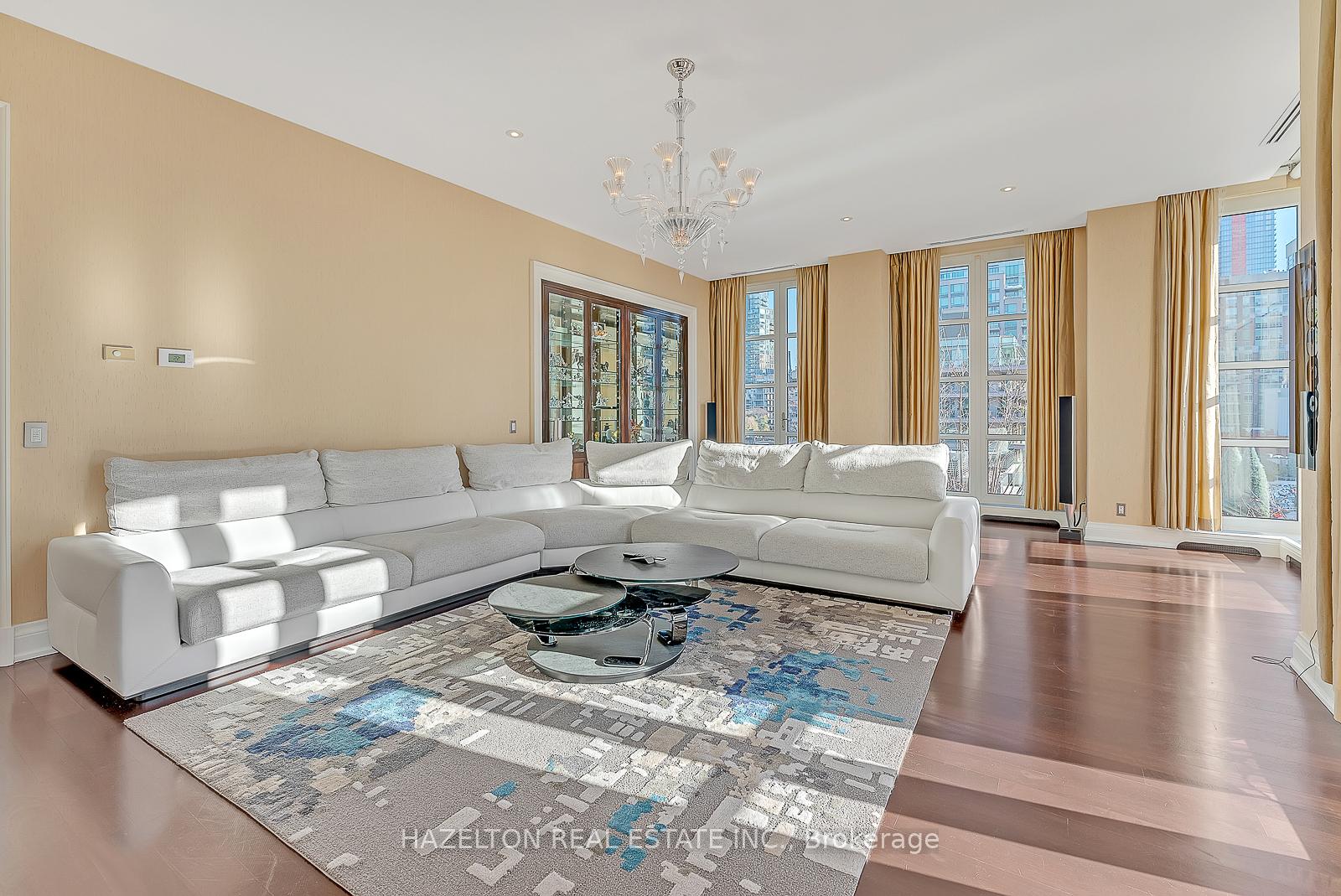 4 Bedrooms Condo at 118 Yorkville, Toronto For sale