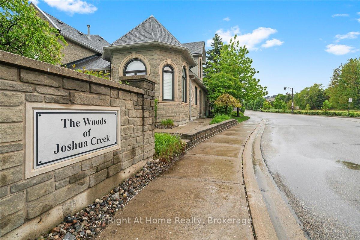 2 Bedrooms Condo at 2250 Rockingham, Oakville For sale