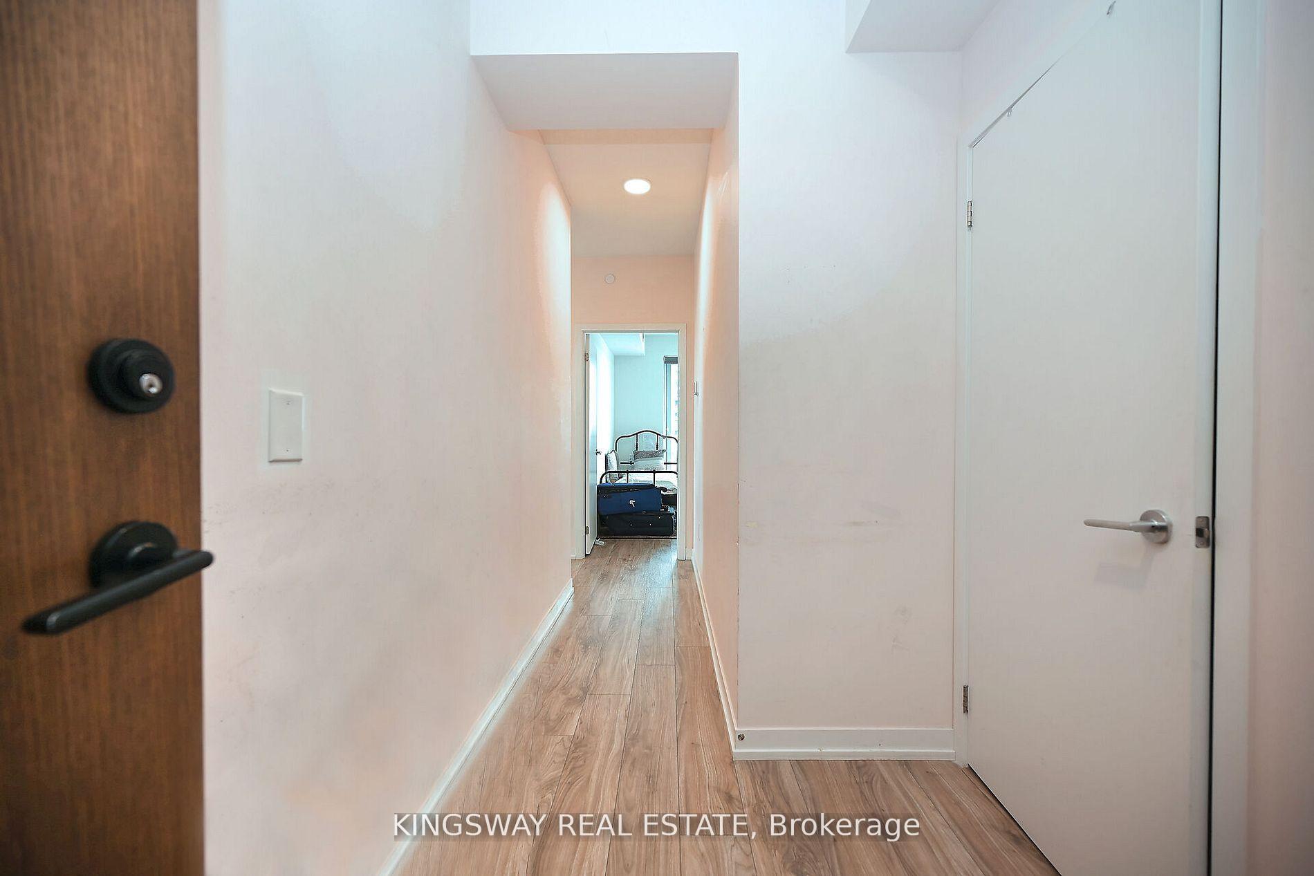2 Bedrooms Condo at 4065 Confederation, Mississauga For sale