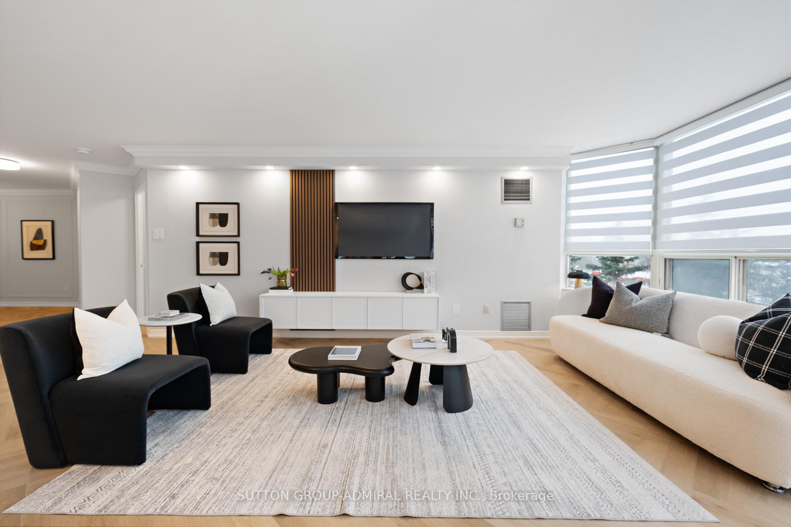 2 Bedrooms Condo at 7 Townsgate, Vaughan For sale