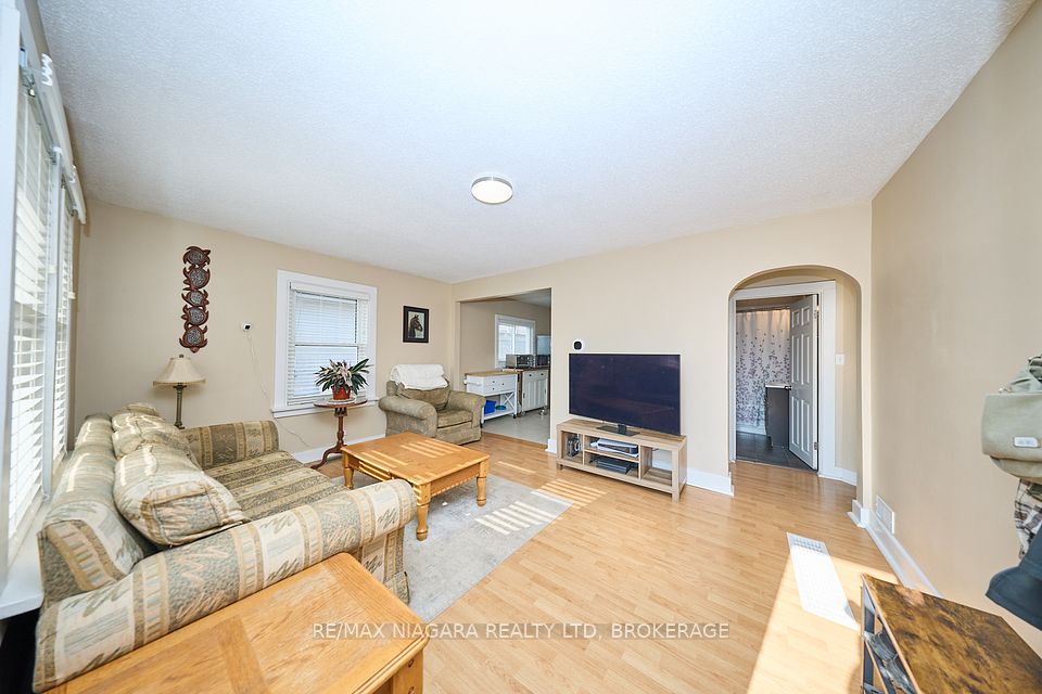 527 Ferndale Avenue, Fort Erie, ON L2A 5C5
