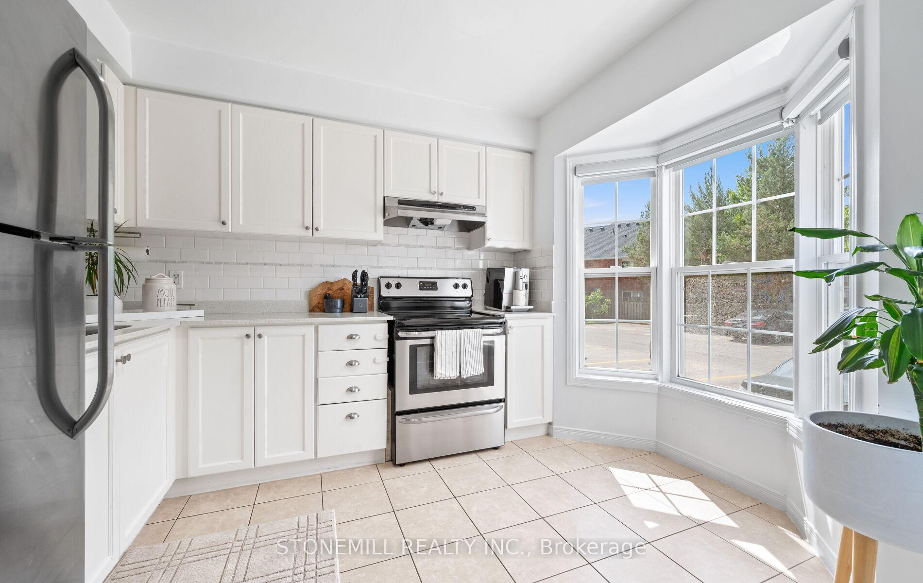 2 Bedrooms Condo at 4200 Kilmer, Burlington For sale