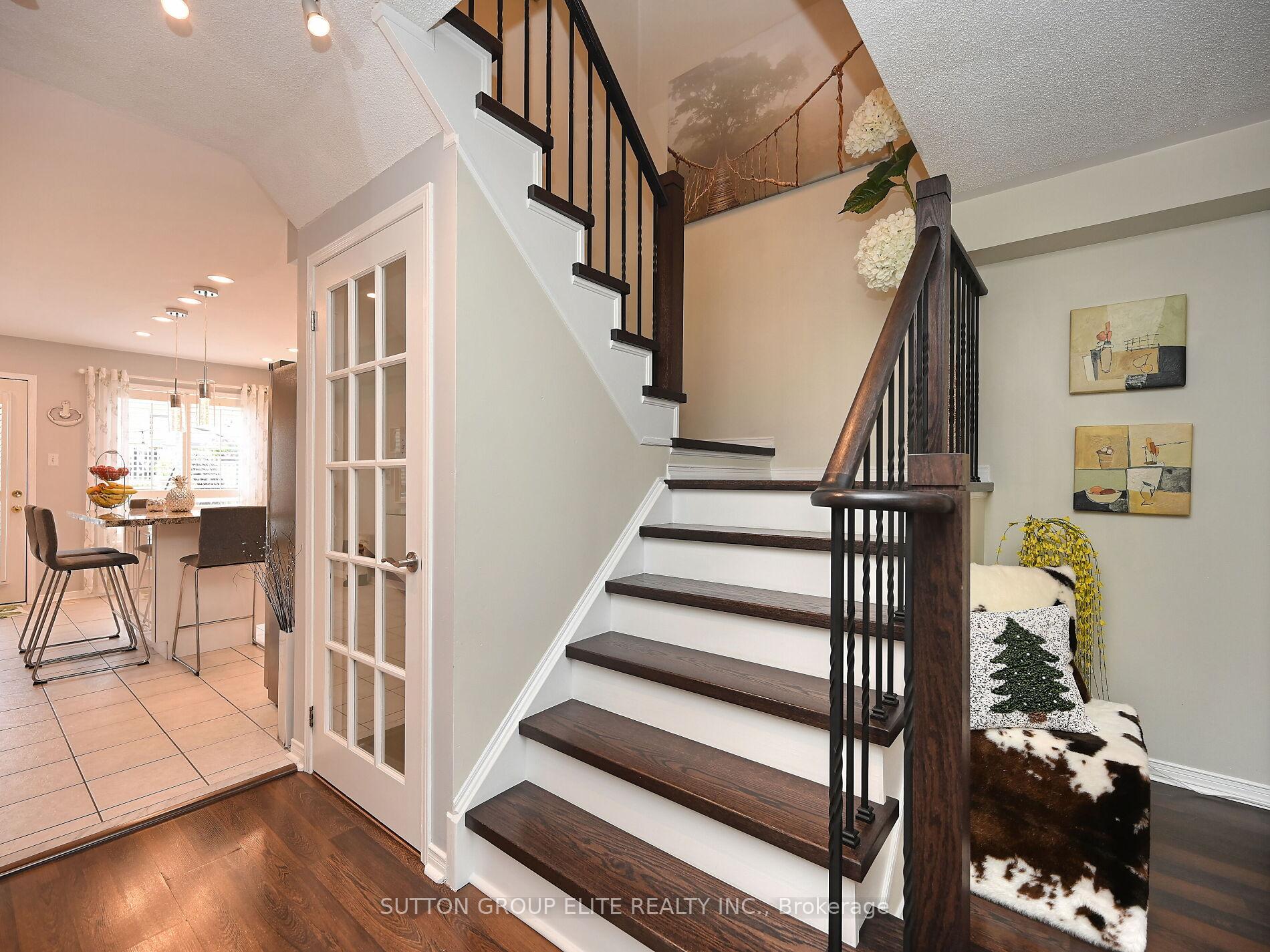 3 Bedrooms Condo at 601 Shoreline, Mississauga For sale