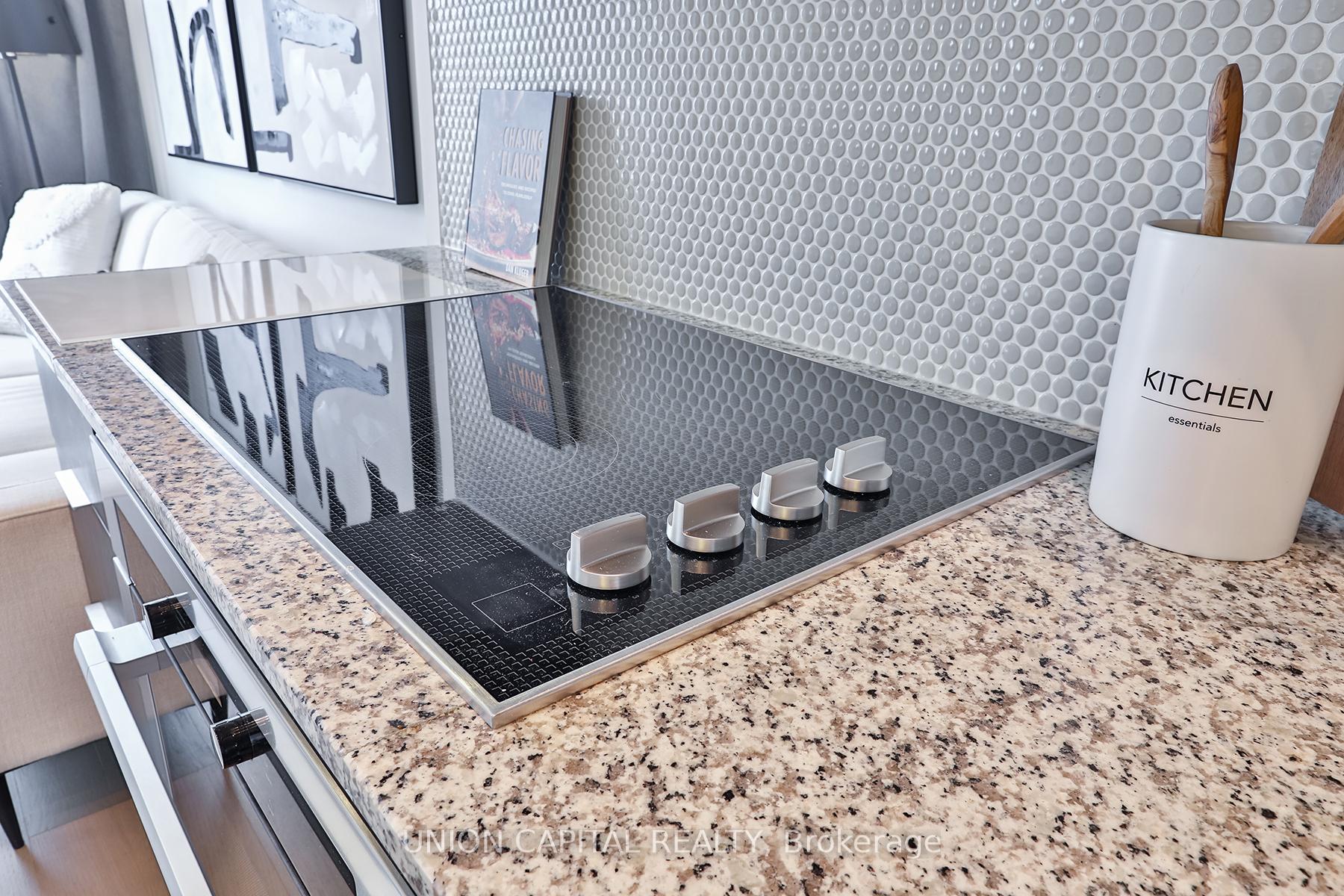 2 Bedrooms Condo at 20 Shore Breeze, Toronto For sale