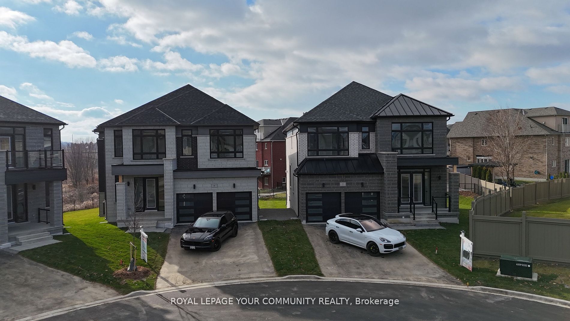 2 Bunn Court, Aurora, ON L4G 0G6
