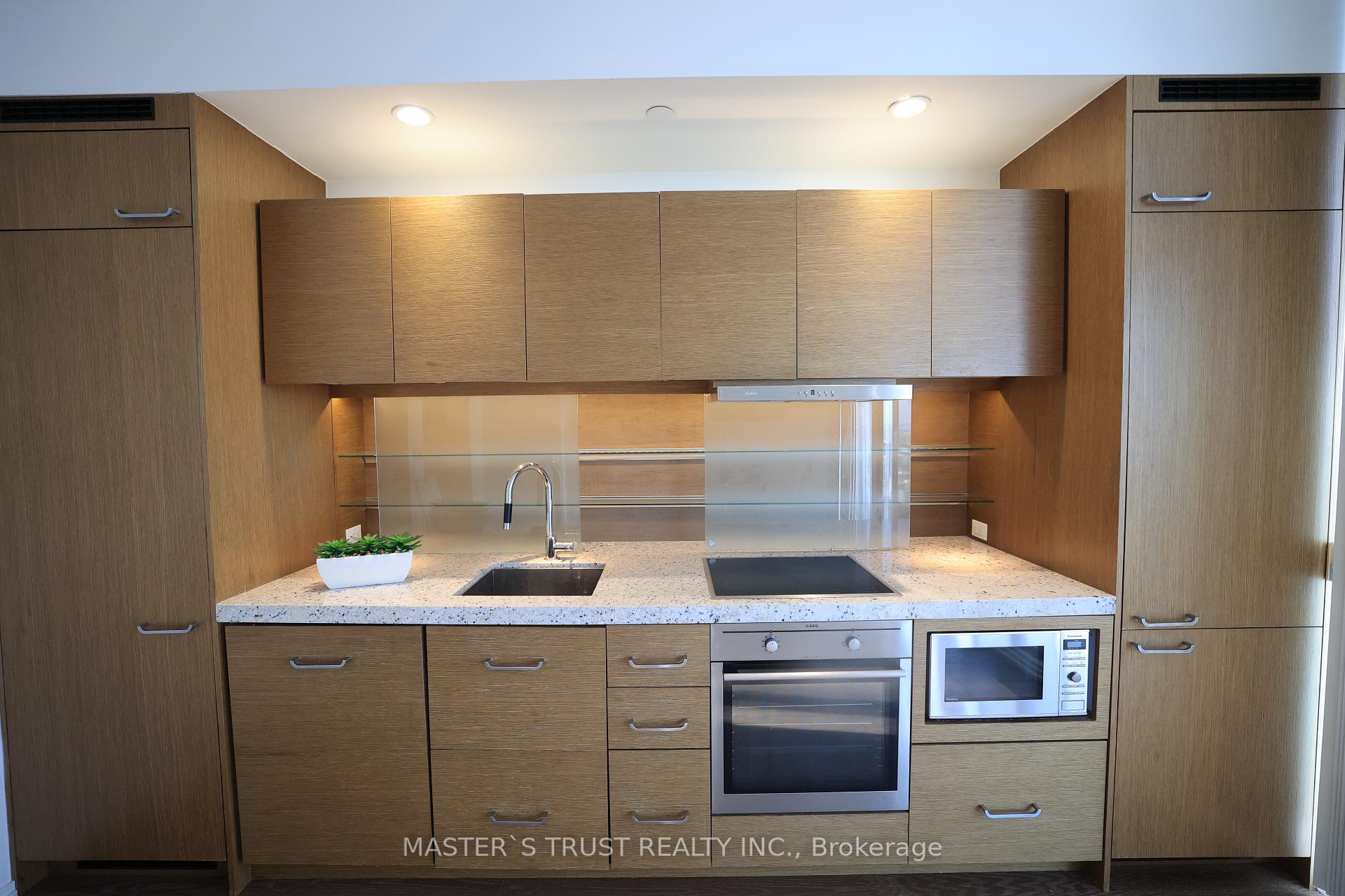 2 Bedrooms Condo at 45 Charles, Toronto For sale