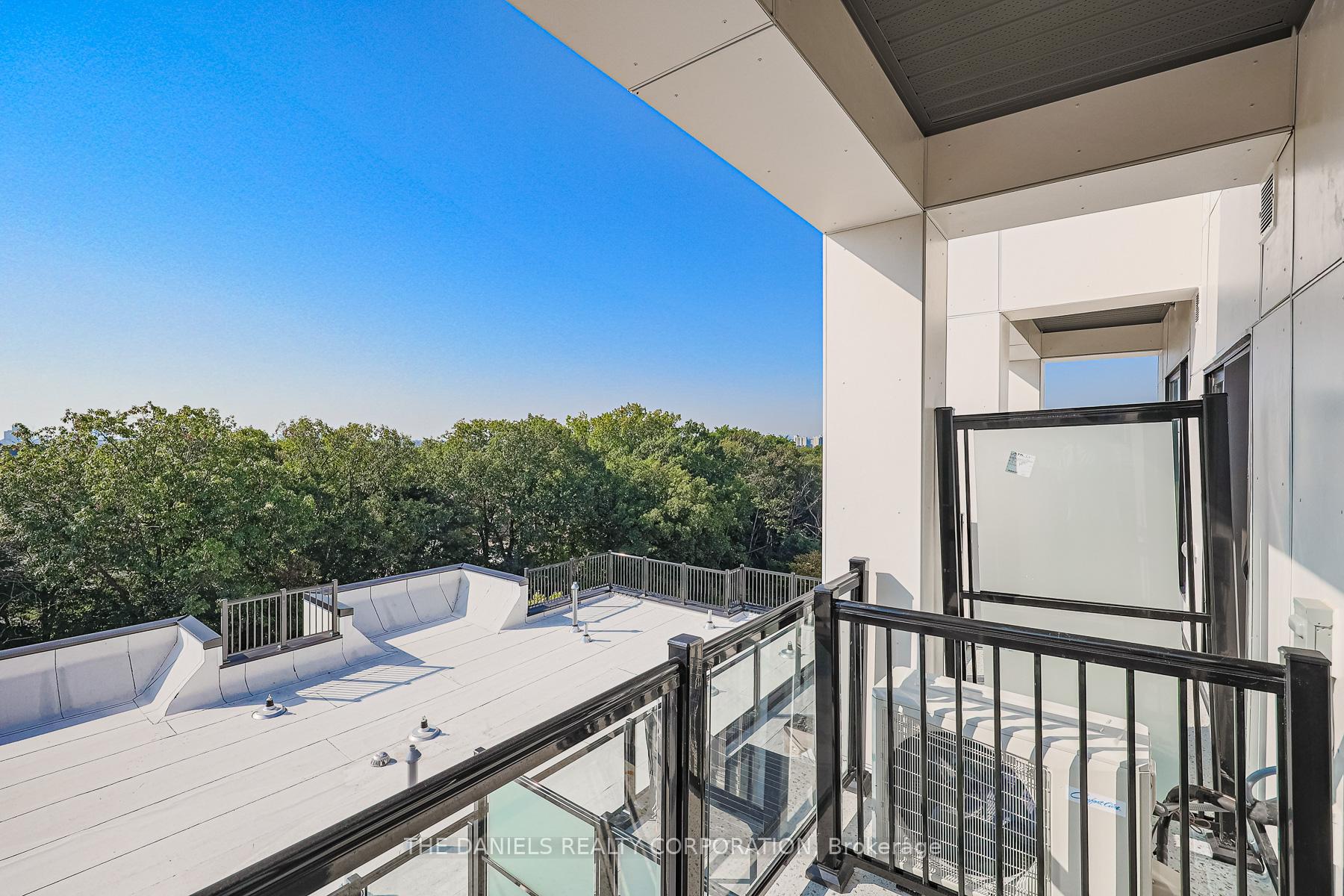 2 Bedrooms Condo at 135 Canon Jackson,  Toronto For sale