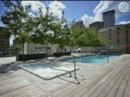 110 Charles Street E, #2001