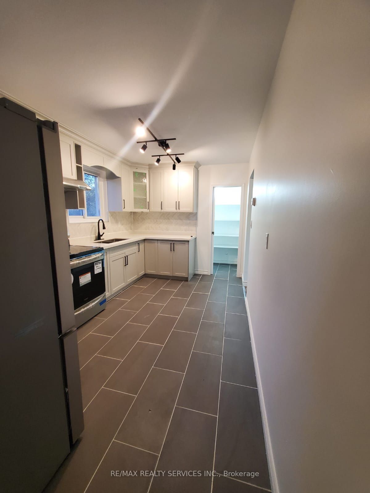 769 Greenfield Crescent, Newmarket, ON L3Y 3B2