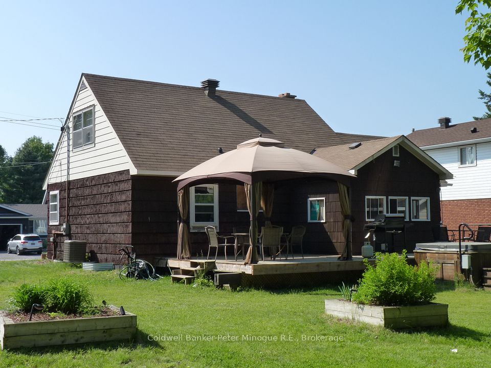 2452 Queensway Road