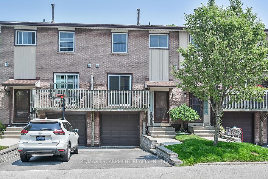 3 Bedrooms Condo at 1115 Paramount, Hamilton For sale