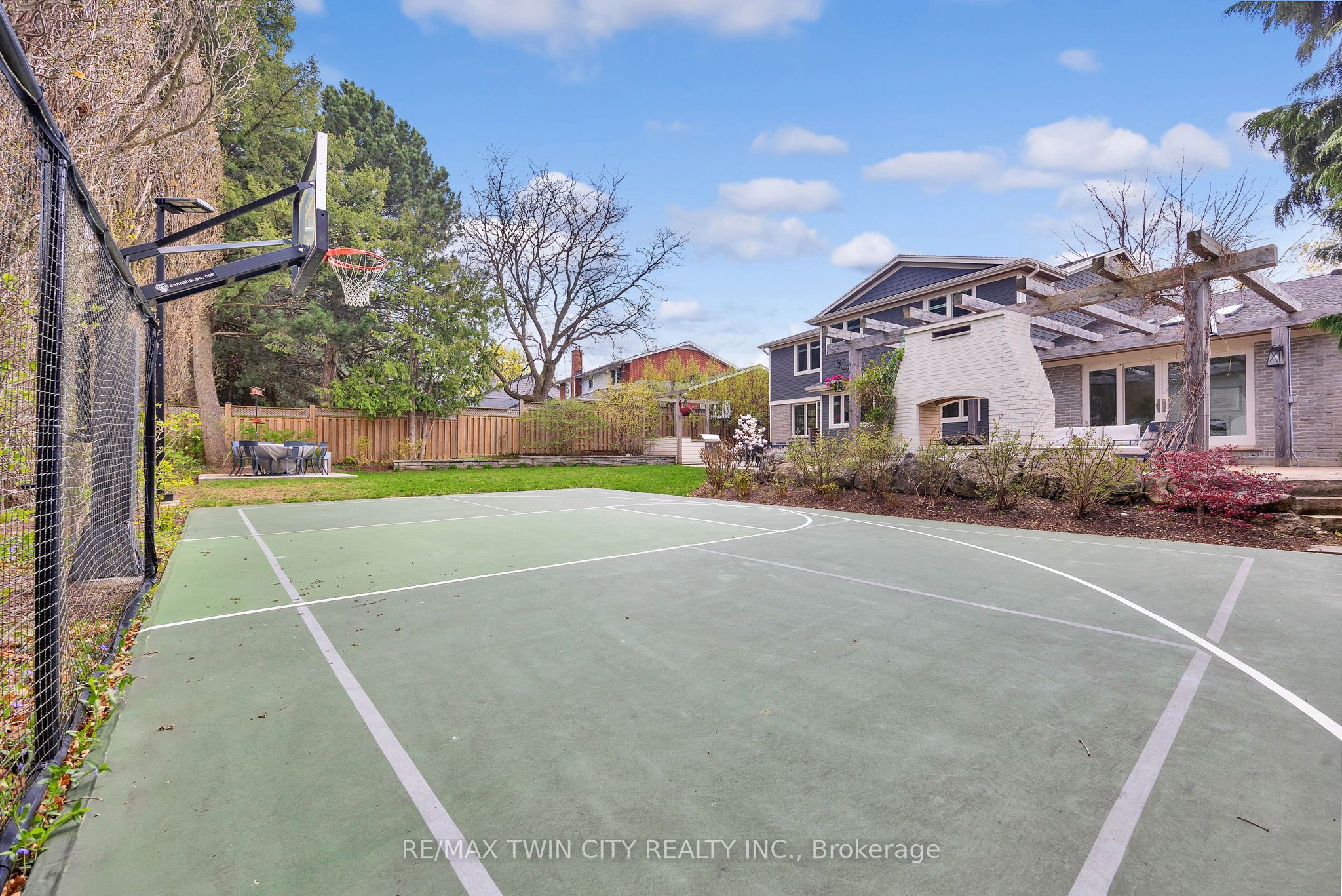7 Huntley Crescent