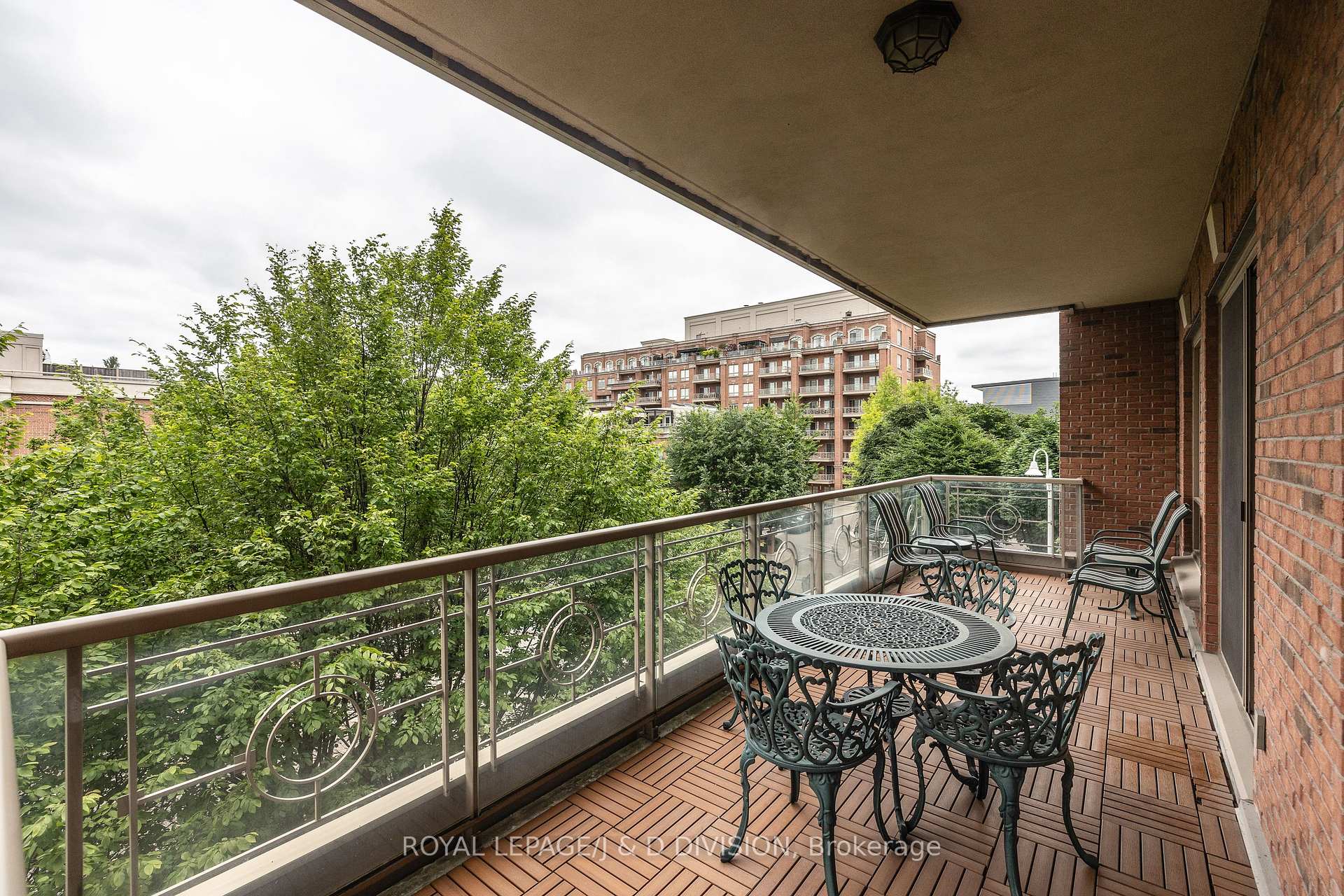 2 Bedrooms Condo at 20 Burkebrook, Toronto For sale