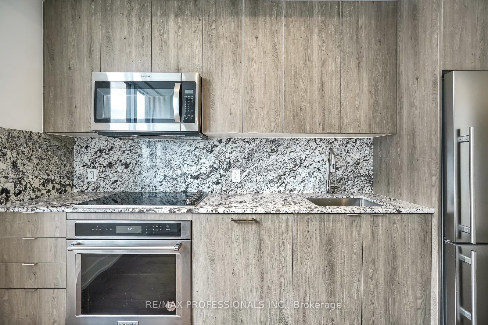 2 Bedrooms Condo at 5 Mabelle, Toronto For sale